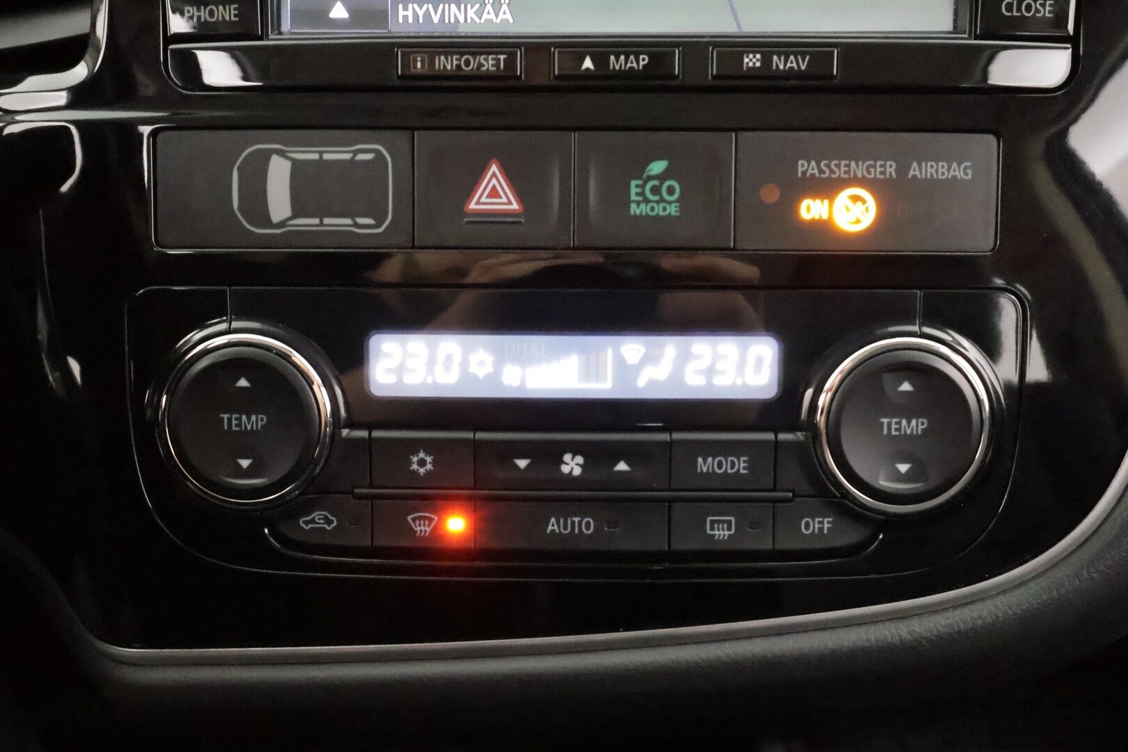 Mitsubishi Outlander 2016 2,2 DI-D Instyle NAVI AT 4WD 7P Business * ACC / P.kamera / Koukku / Webasto / Sähköpenkki * - Suomi-auto / Kahdet renkaat aluvanteilla - HULLU BLACKWEEK KORKOTARJOUS 2,49%