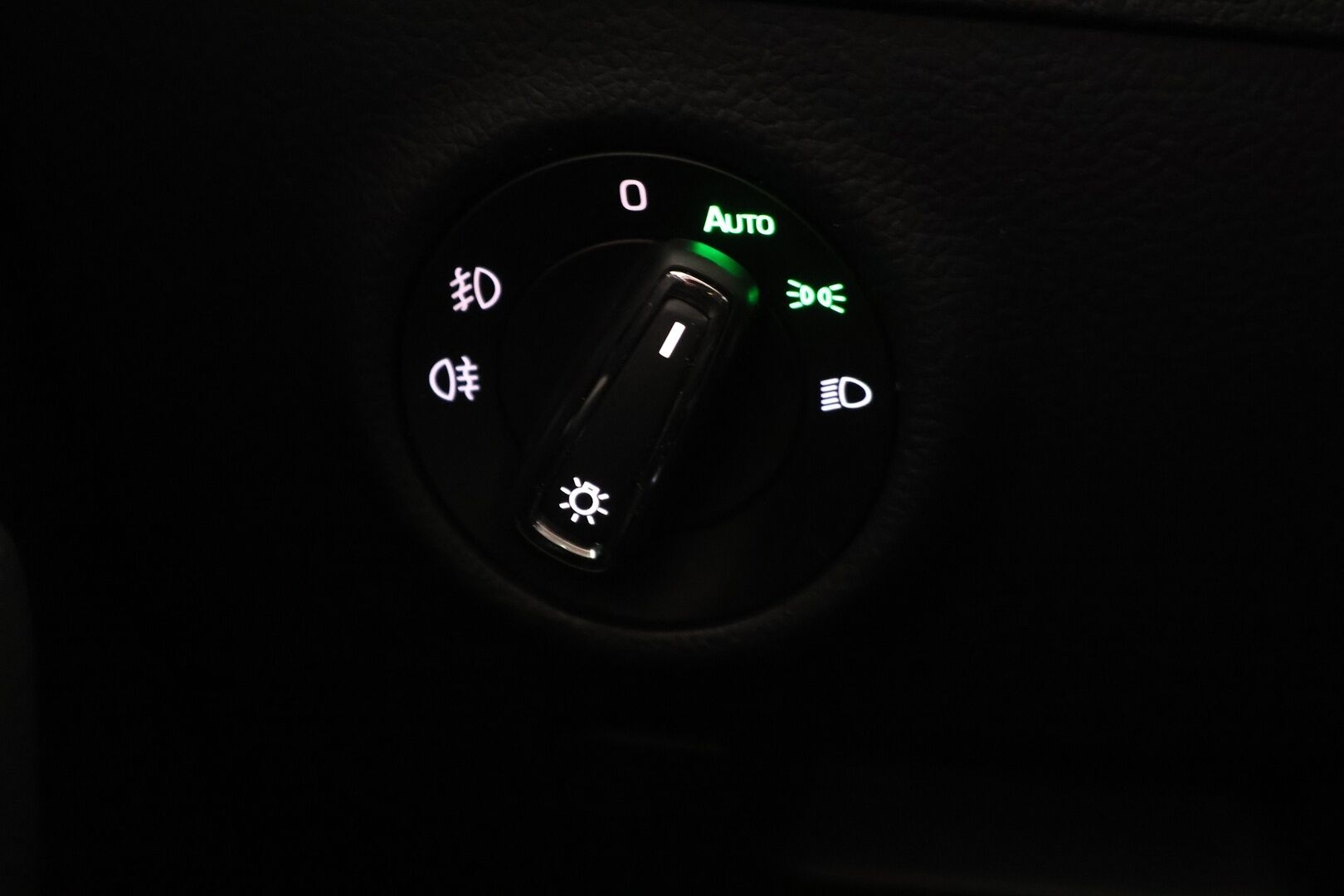 Skoda Superb 2016 Combi 2,0 TDI 190 Style DSG Autom. *YritysOutlet - Myydään vain yrityksille* - *YritysOutlet - Myydään vain yrityksille*