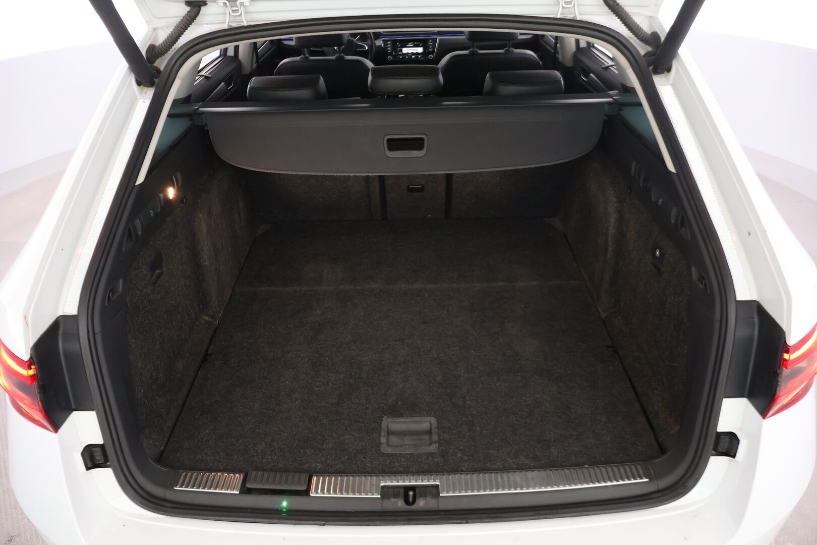 Skoda Superb 2016 Combi 2,0 TDI 190 Style DSG Autom. *YritysOutlet - Myydään vain yrityksille* - *YritysOutlet - Myydään vain yrityksille*