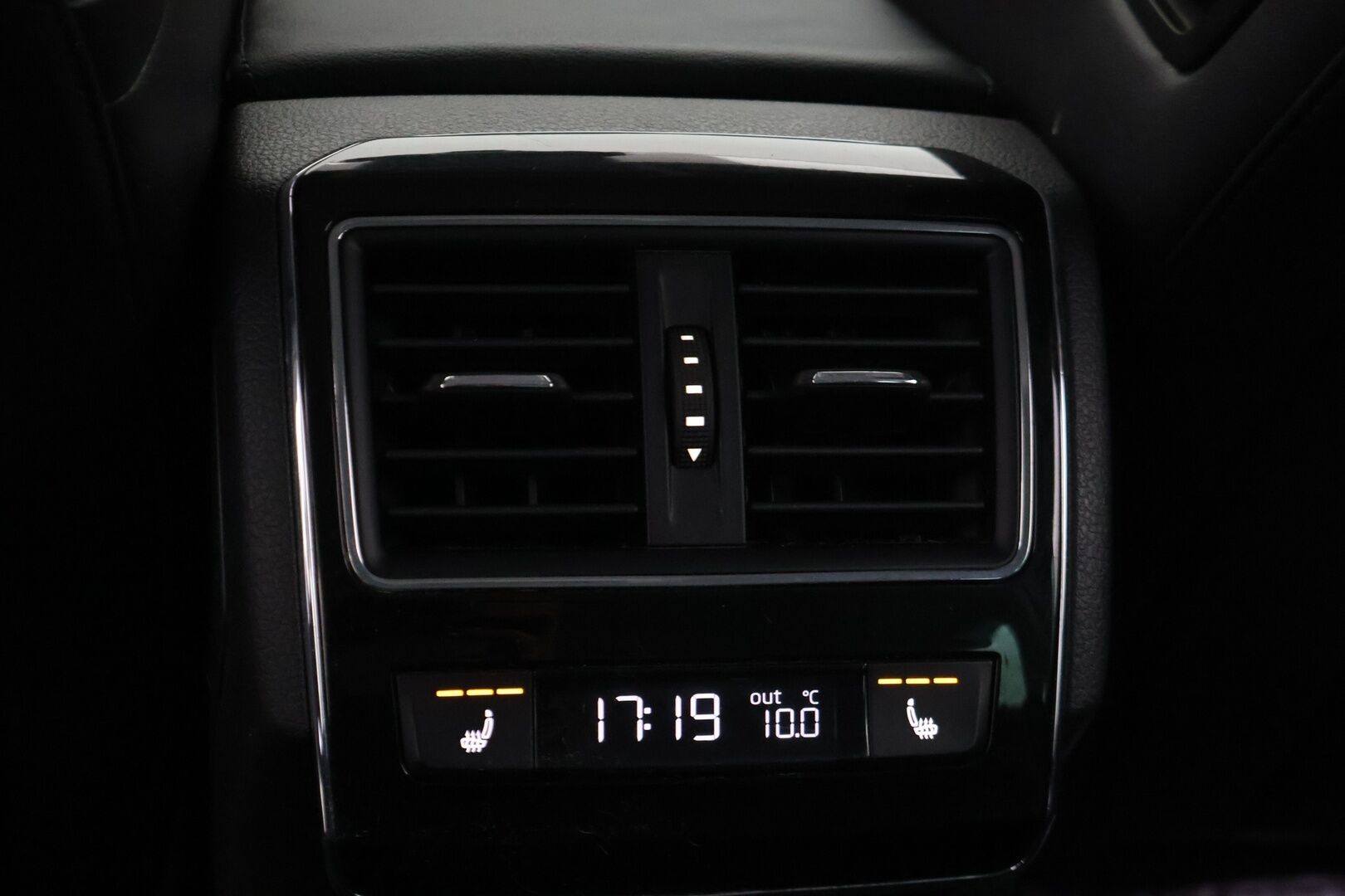 Skoda Superb 2016 Combi 2,0 TDI 190 Style DSG Autom. *YritysOutlet - Myydään vain yrityksille* - *YritysOutlet - Myydään vain yrityksille*