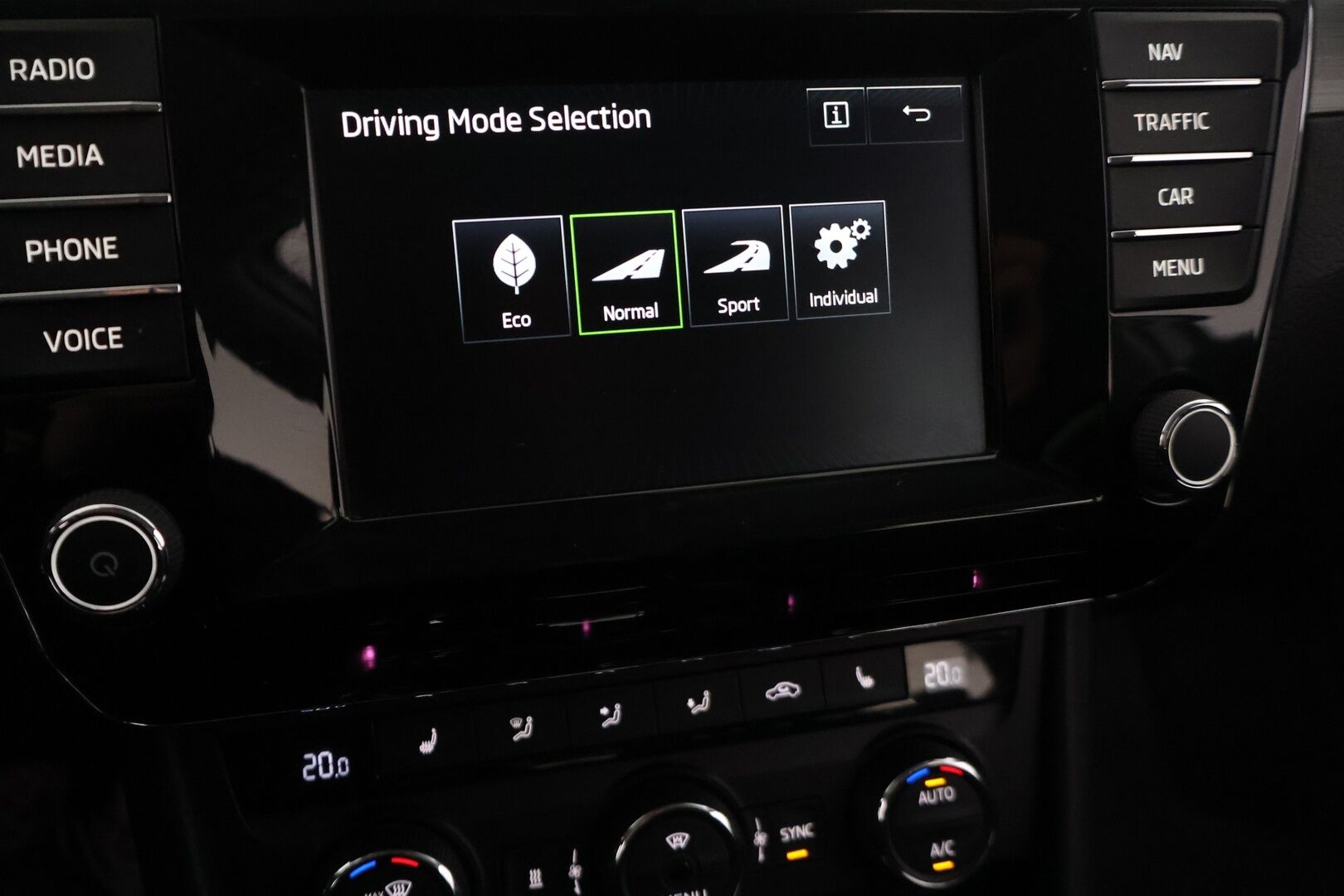 Skoda Superb 2016 Combi 2,0 TDI 190 Style DSG Autom. *YritysOutlet - Myydään vain yrityksille* - *YritysOutlet - Myydään vain yrityksille*