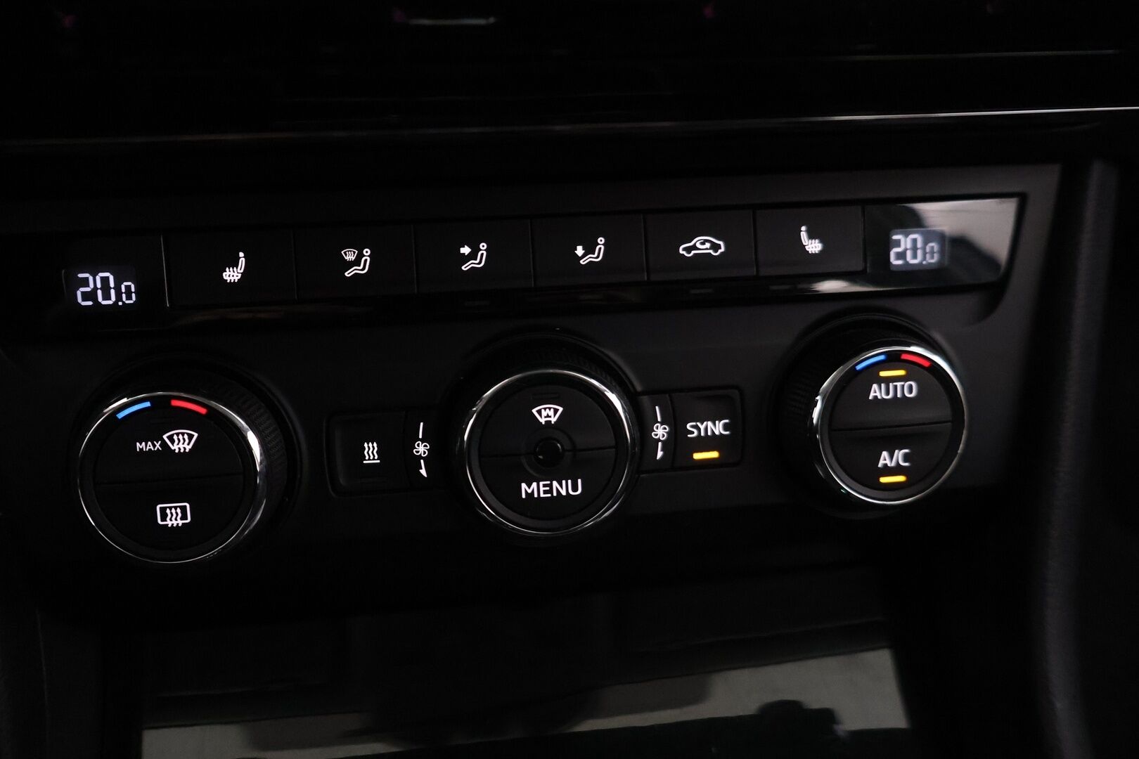 Skoda Superb 2016 Combi 2,0 TDI 190 Style DSG Autom. *YritysOutlet - Myydään vain yrityksille* - *YritysOutlet - Myydään vain yrityksille*