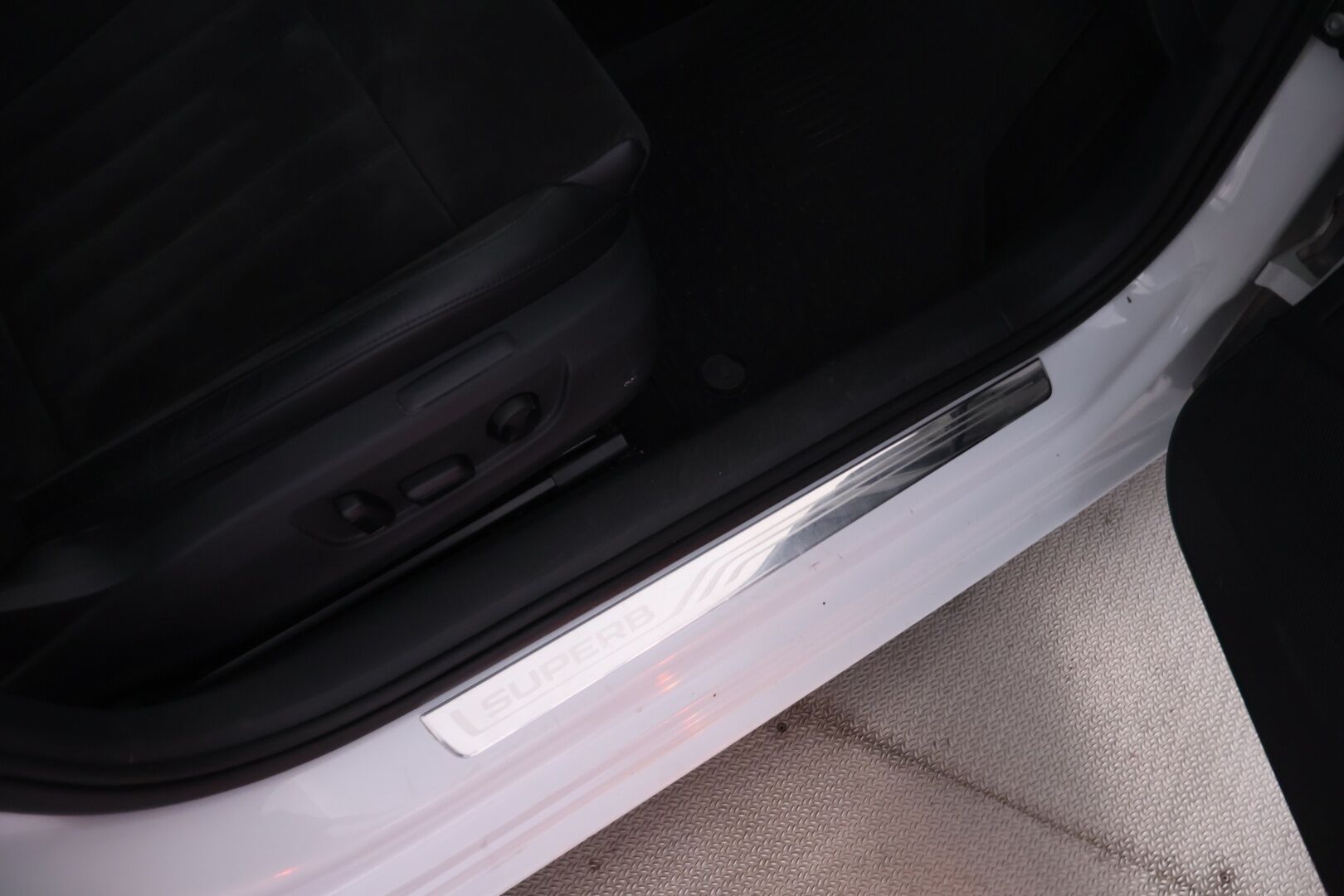 Skoda Superb 2016 Combi 2,0 TDI 190 Style DSG Autom. *YritysOutlet - Myydään vain yrityksille* - *YritysOutlet - Myydään vain yrityksille*