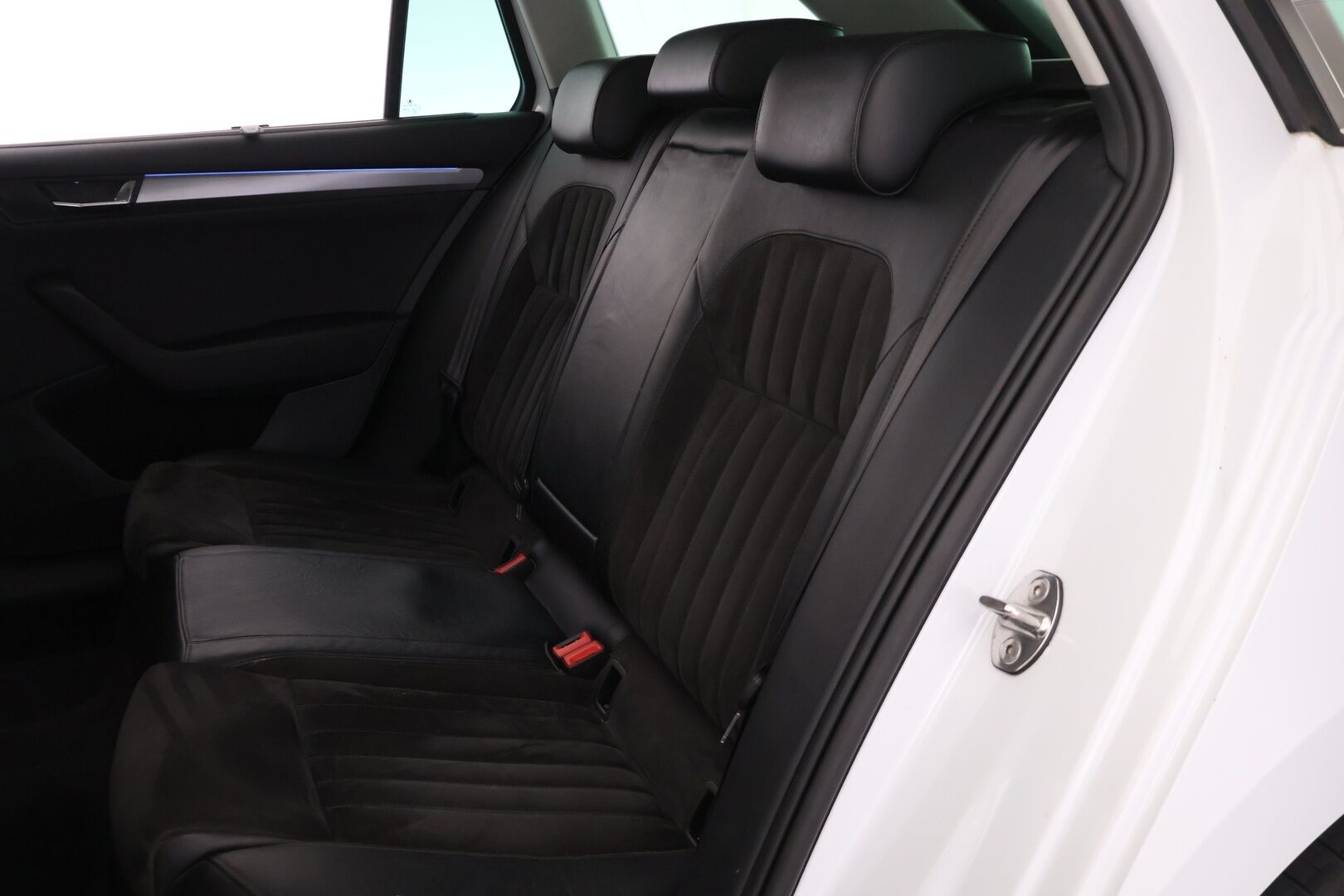 Skoda Superb 2016 Combi 2,0 TDI 190 Style DSG Autom. *YritysOutlet - Myydään vain yrityksille* - *YritysOutlet - Myydään vain yrityksille*