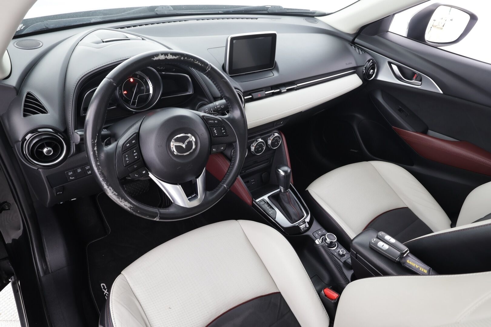 Mazda CX-3 2016 2,0 (120) SKYACTIV-G Luxury Plus 6AT ED2 - | ACC | HUD | BOSE | Nahka-alcantara | P.kamera | BSM | Kaistavahti | Navi | BT | Keyless | LED | Aut. pitkät | 2x renkaat aluin |