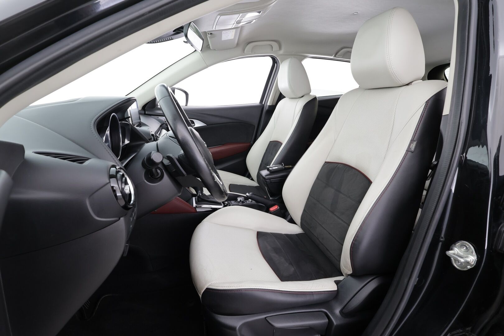Mazda CX-3 2016 2,0 (120) SKYACTIV-G Luxury Plus 6AT ED2 - | ACC | HUD | BOSE | Nahka-alcantara | P.kamera | BSM | Kaistavahti | Navi | BT | Keyless | LED | Aut. pitkät | 2x renkaat aluin |