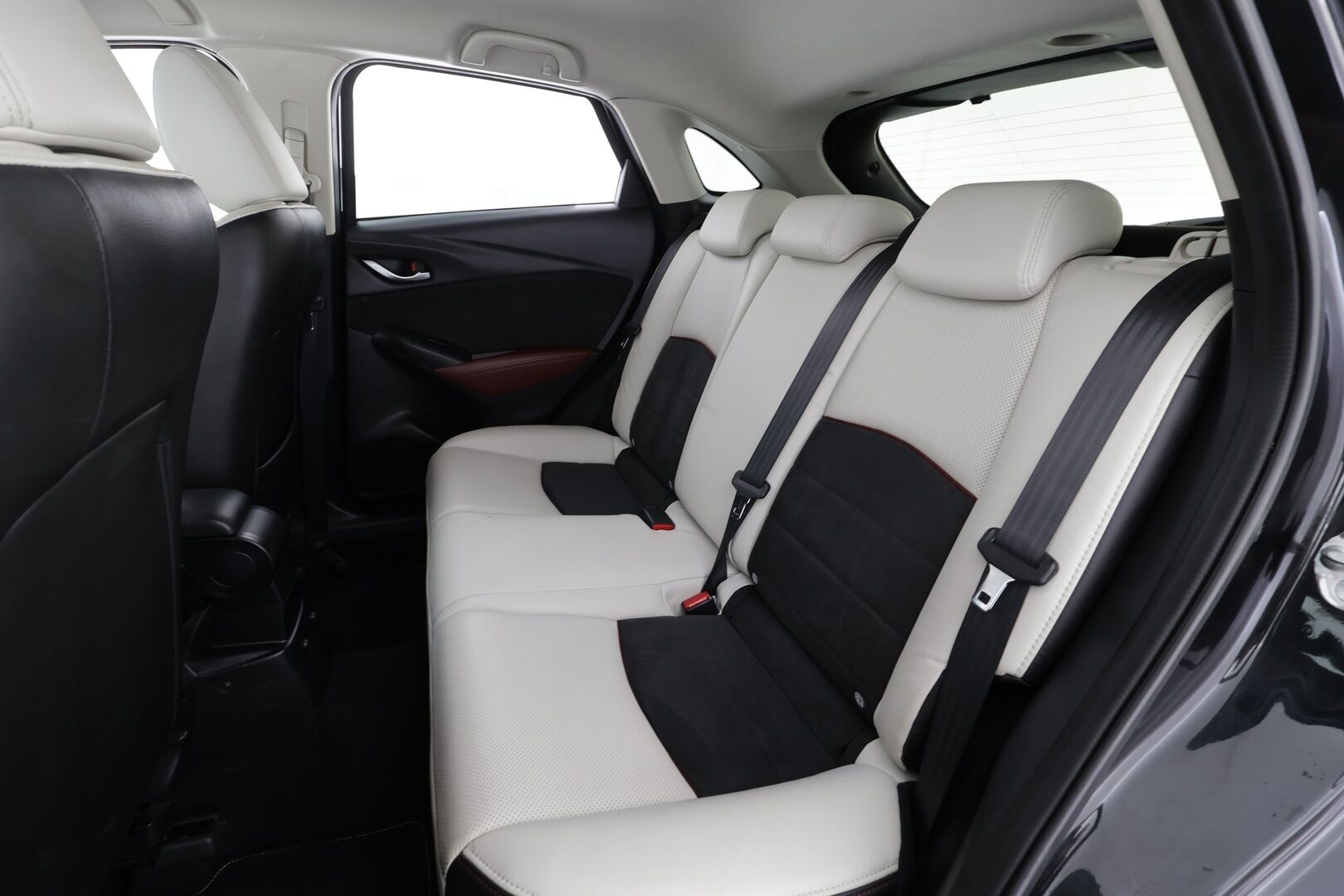 Mazda CX-3 2016 2,0 (120) SKYACTIV-G Luxury Plus 6AT ED2 - | ACC | HUD | BOSE | Nahka-alcantara | P.kamera | BSM | Kaistavahti | Navi | BT | Keyless | LED | Aut. pitkät | 2x renkaat aluin |