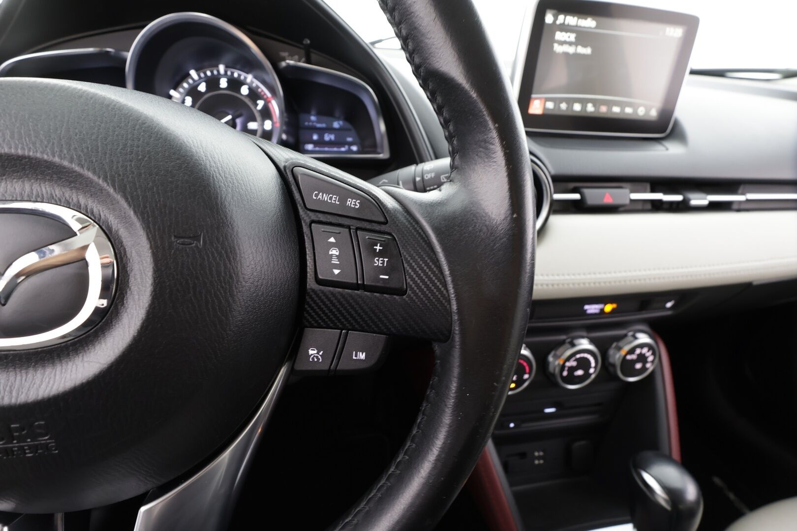 Mazda CX-3 2016 2,0 (120) SKYACTIV-G Luxury Plus 6AT ED2 - | ACC | HUD | BOSE | Nahka-alcantara | P.kamera | BSM | Kaistavahti | Navi | BT | Keyless | LED | Aut. pitkät | 2x renkaat aluin |