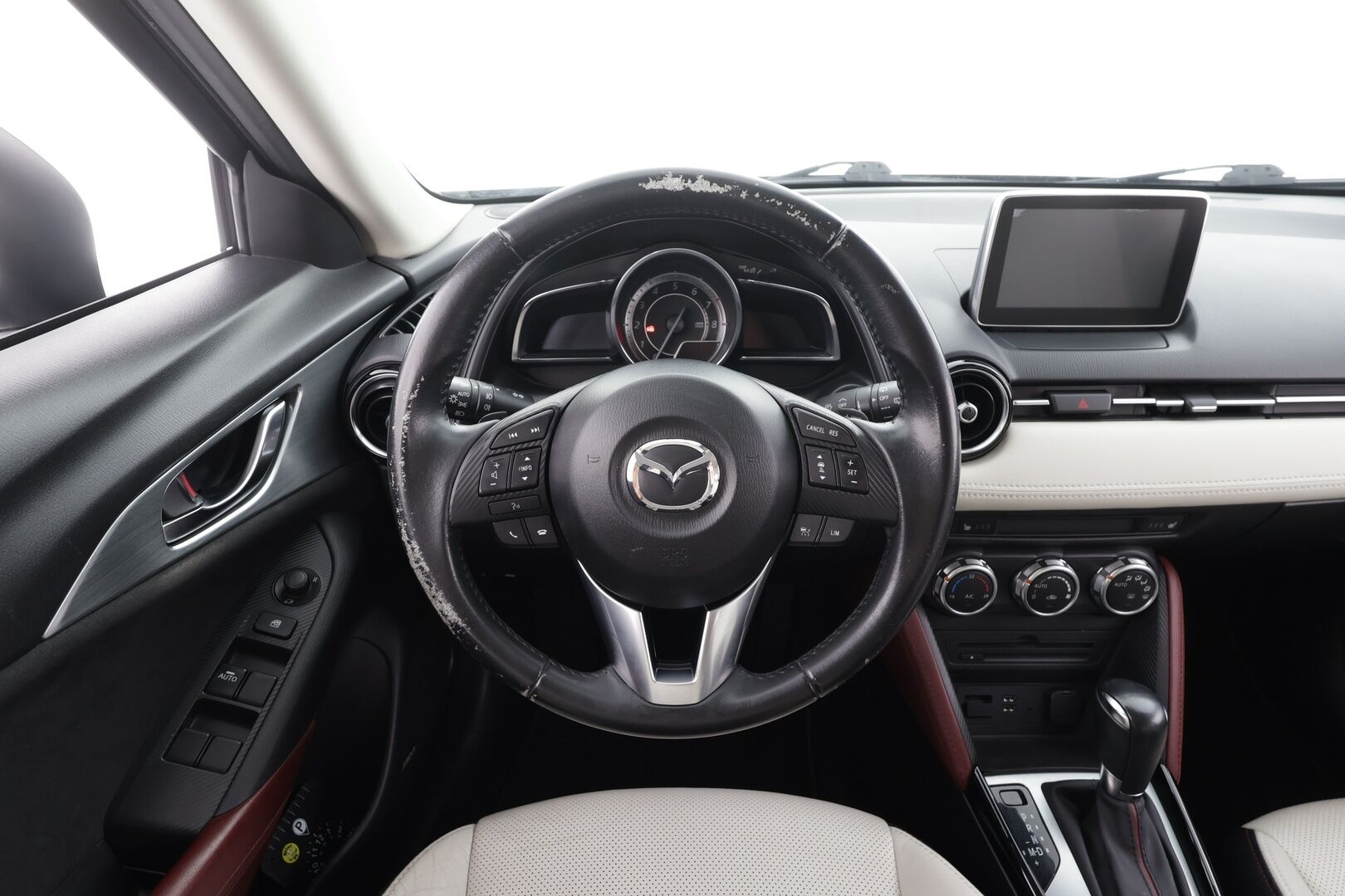 Mazda CX-3 2016 2,0 (120) SKYACTIV-G Luxury Plus 6AT ED2 - | ACC | HUD | BOSE | Nahka-alcantara | P.kamera | BSM | Kaistavahti | Navi | BT | Keyless | LED | Aut. pitkät | 2x renkaat aluin |