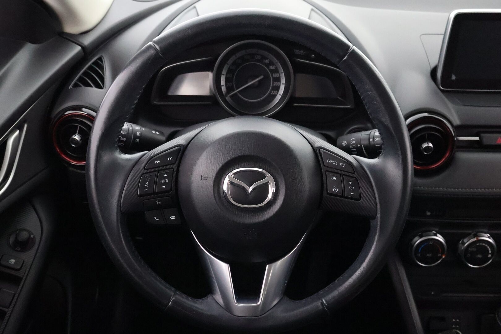 Mazda CX-3 2016 2,0 (120) SKYACTIV-G Premium Plus 6AT  * Vakkari / Kaistavahti / Lohko&Sisä / P.Tutka / LED! - 2x Hyvät Renkaat / Huippusiisti! 