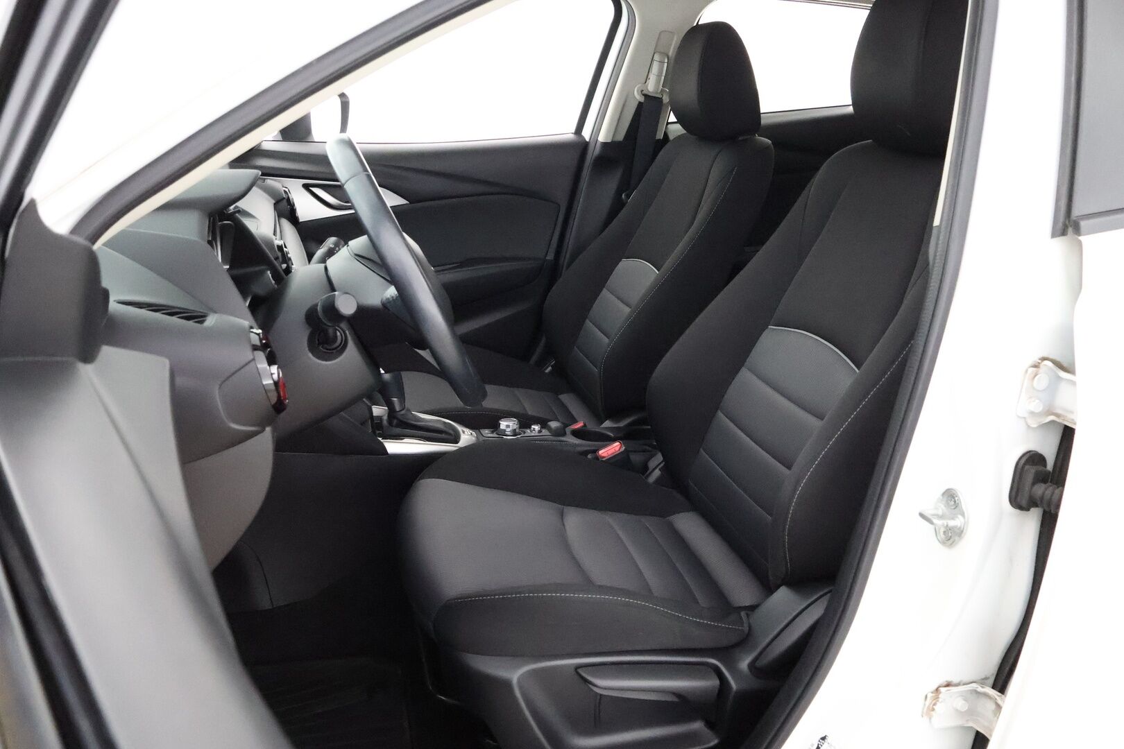 Mazda CX-3 2016 2,0 (120) SKYACTIV-G Premium Plus 6AT  * Vakkari / Kaistavahti / Lohko&Sisä / P.Tutka / LED! - 2x Hyvät Renkaat / Huippusiisti! 