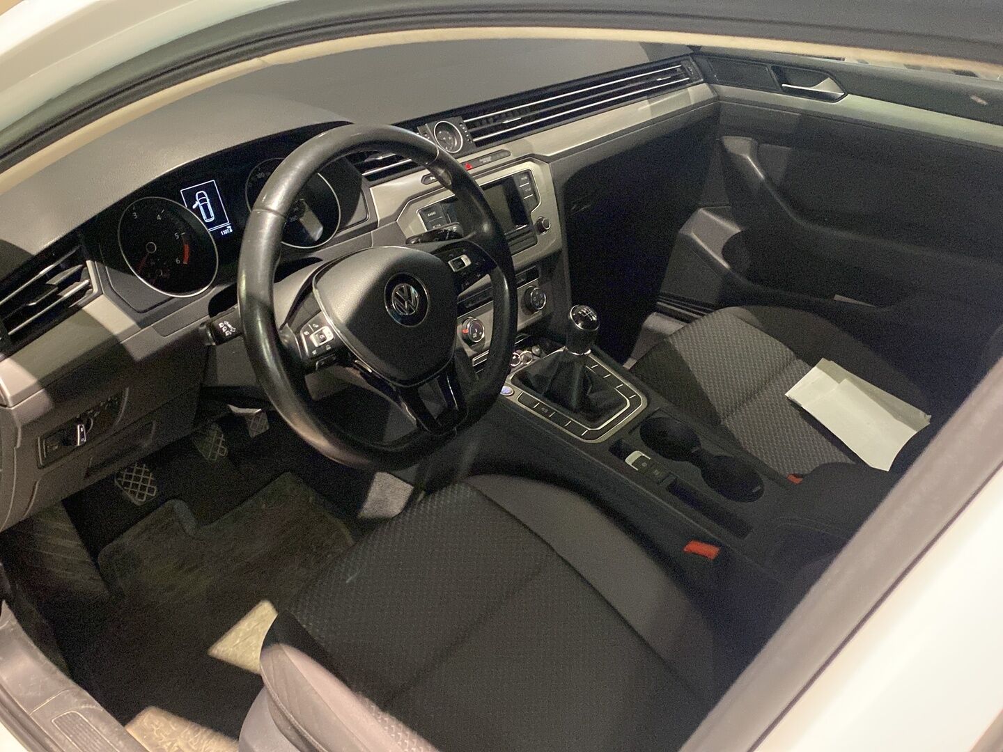 Volkswagen Passat 2016 Variant Trendline 1,6 TDI 88 kW *Webasto / Parkkitutkat / Vakkari / Suomi-auto / Huoltokirja / 2x renkaat ja vanteet* - Siistikuntoinen / Hyvät kesärenkaat / Manuaalivahteinen - HULLUT AVAJAISHULINAT KORKOTARJOUS 3,29 %