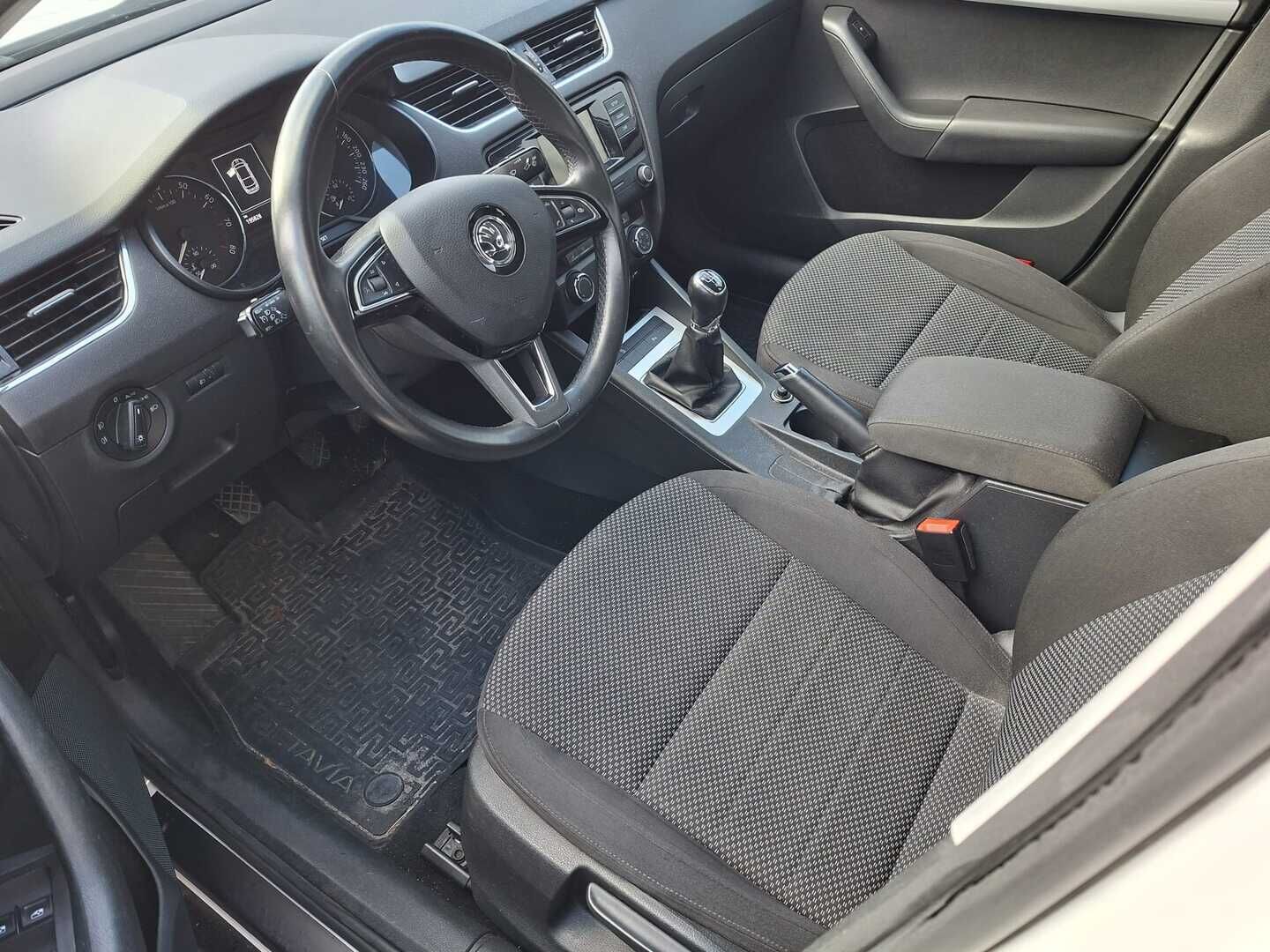 Skoda Octavia 2015 1,4 TSI Ambition - | Vakkari | Koukku | Monitoimiratti | Tutkat | Ilmastointi | - KORKO VAIN 3,99 %
