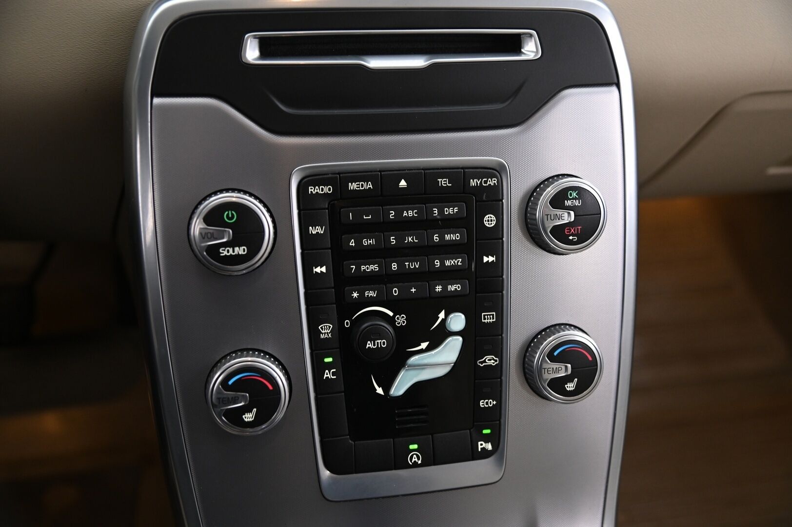 Volvo V70 2016 D3 Business Classic aut*Webasto / Muistipenkit / Navi / BT* - *Juuri saapunut / 2x renkaat & vanteet* - HULLUT AVAJAISHULINAT KORKOTARJOUS 3,29 %