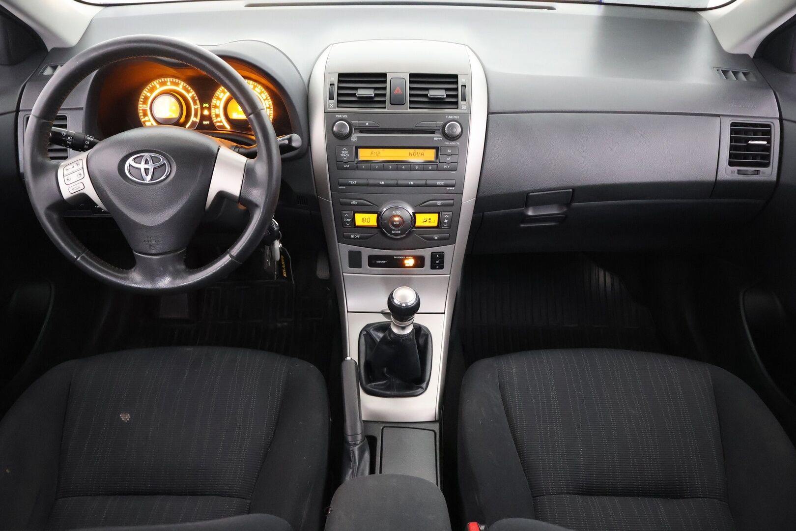 Toyota Corolla 2010 1,6 Valvematic Linea Sol 4ov - – Tämä auto myydään YritysOutlet -valikoimasta vain yritykselle