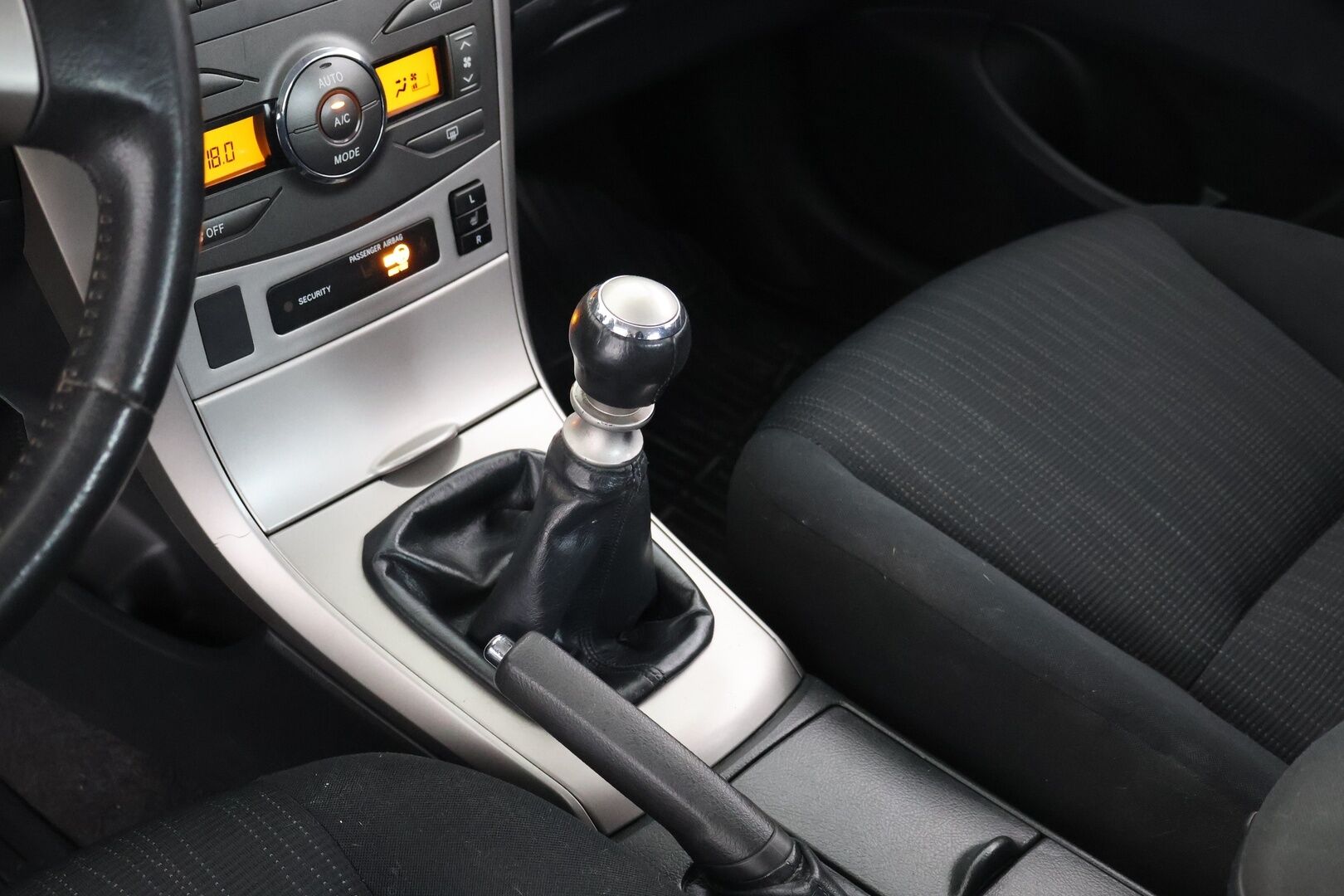 Toyota Corolla 2010 1,6 Valvematic Linea Sol 4ov - – Tämä auto myydään YritysOutlet -valikoimasta vain yritykselle