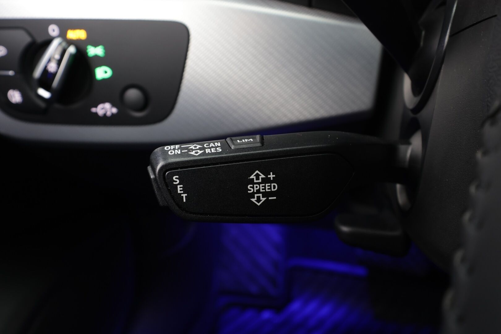 Audi A4 2017 Avant Land of quattro Sport Edition 2,0 TDI 140 kW quattro S tronic * Webasto / Matrix LED / Sporttipenkit / Koukku * - Suomi-auto / Kahdet renkaat aluvanteilla / Merkkihuollettu