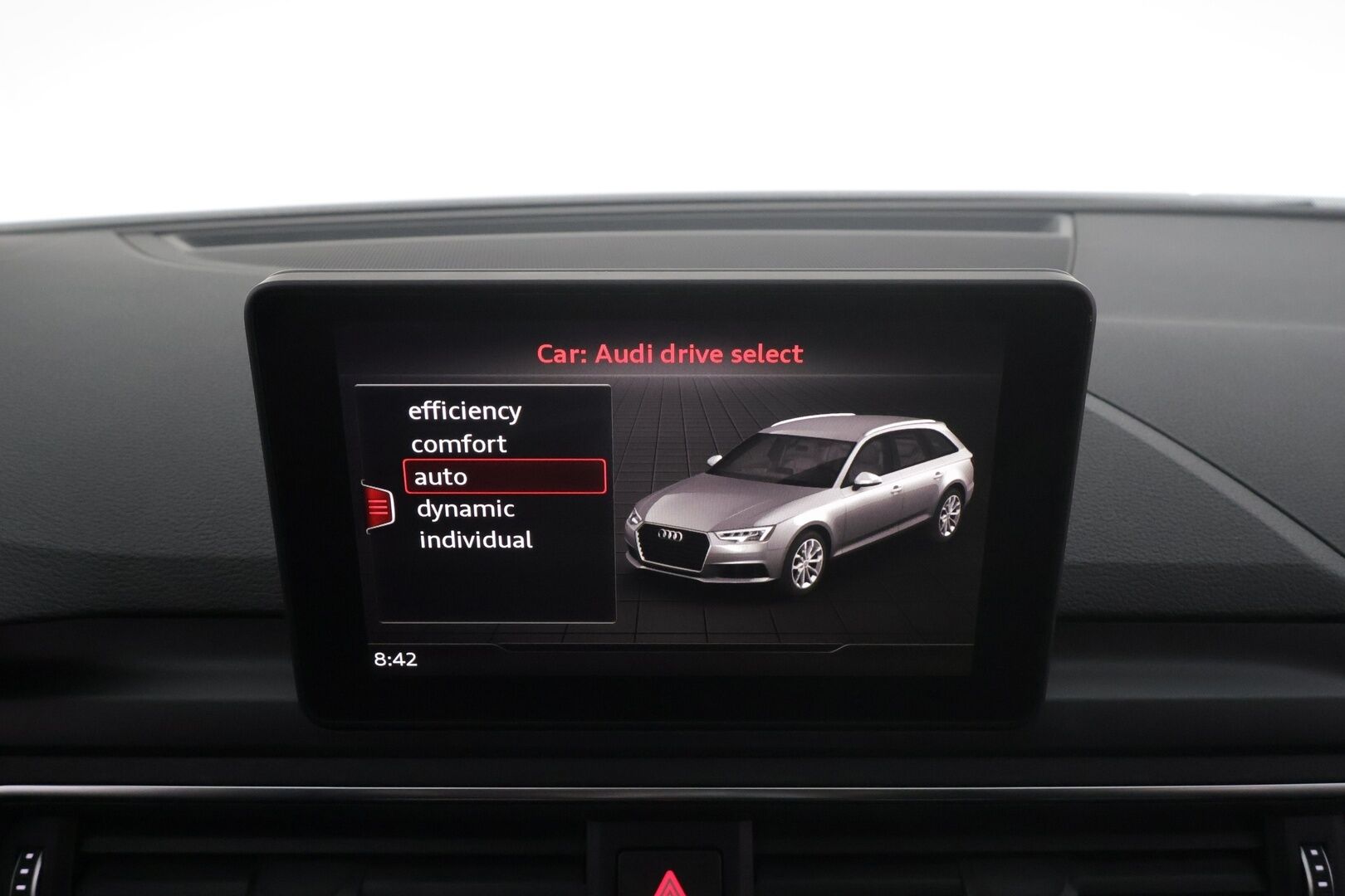 Audi A4 2017 Avant Land of quattro Sport Edition 2,0 TDI 140 kW quattro S tronic * Webasto / Matrix LED / Sporttipenkit / Koukku * - Suomi-auto / Kahdet renkaat aluvanteilla / Merkkihuollettu - HULLUT AVAJAISHULINAT KORKOTARJOUS 3,29 %