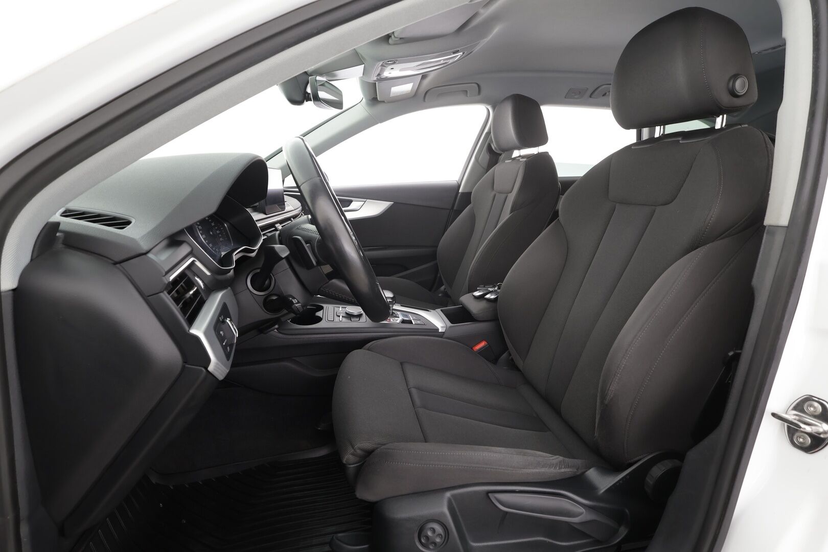 Audi A4 2017 Avant Land of quattro Sport Edition 2,0 TDI 140 kW quattro S tronic * Webasto / Matrix LED / Vakkari / Koukku * - Suomi-auto / Kahdet renkaat aluvanteilla / Merkkihuollettu