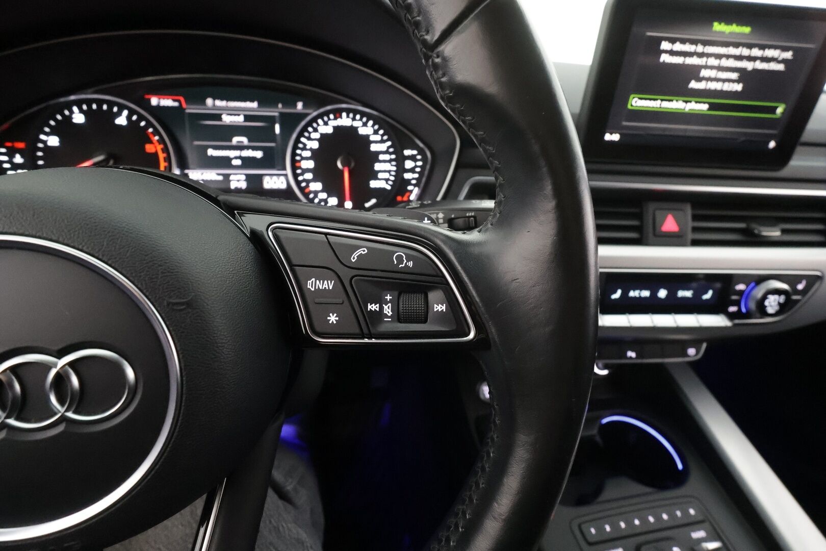 Audi A4 2017 Avant Land of quattro Sport Edition 2,0 TDI 140 kW quattro S tronic * Webasto / Matrix LED / Vakkari / Koukku * - Suomi-auto / Kahdet renkaat aluvanteilla / Merkkihuollettu