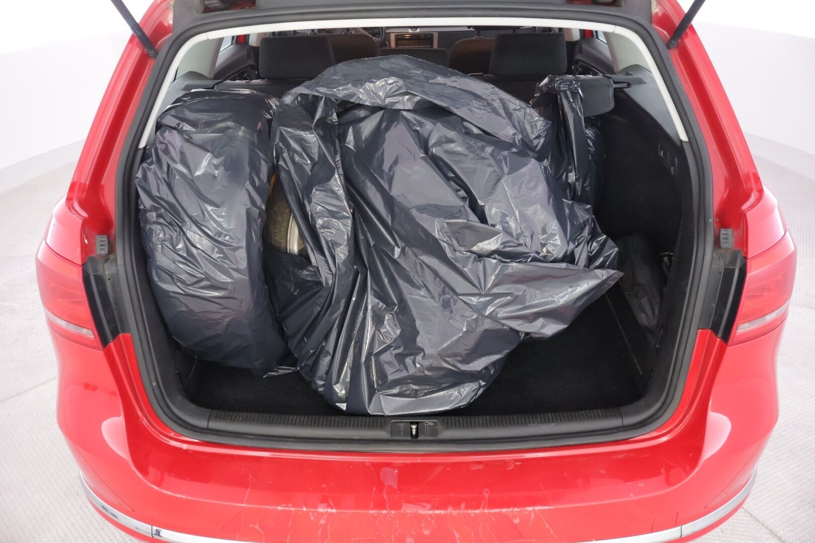 Volkswagen Passat 2013 *Myydään huutokaupat.com* - * Vakionopeudensäädin | Puolisähkösäätöinen kuljettajan istuin | 2x Alut | Huoltokirja *