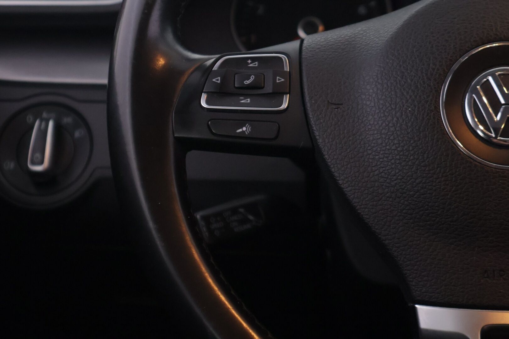 Volkswagen Passat 2013 *Myydään huutokaupat.com* - * Vakionopeudensäädin | Puolisähkösäätöinen kuljettajan istuin | 2x Alut | Huoltokirja *