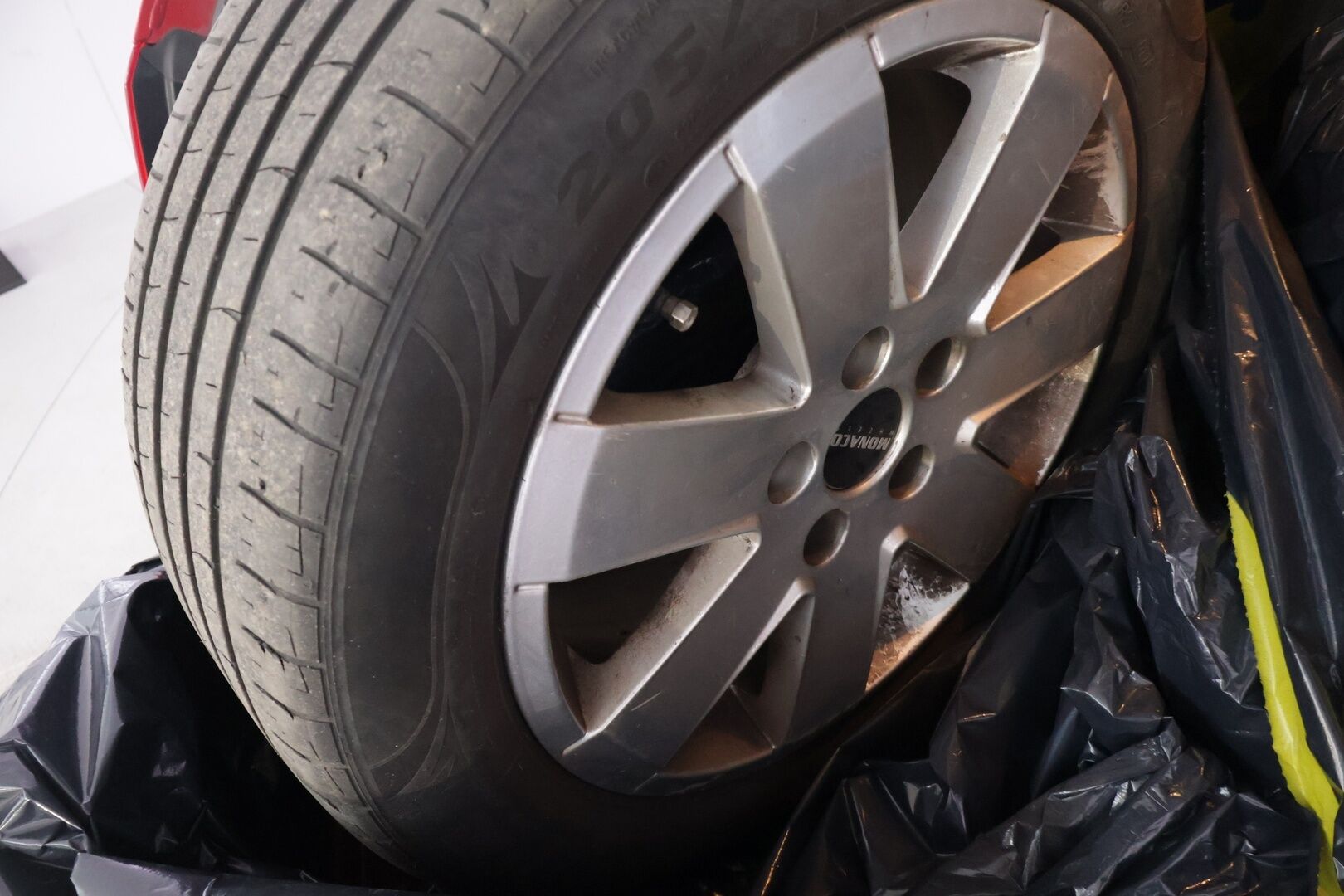 Volkswagen Passat 2013 *Myydään huutokaupat.com* - * Vakionopeudensäädin | Puolisähkösäätöinen kuljettajan istuin | 2x Alut | Huoltokirja *