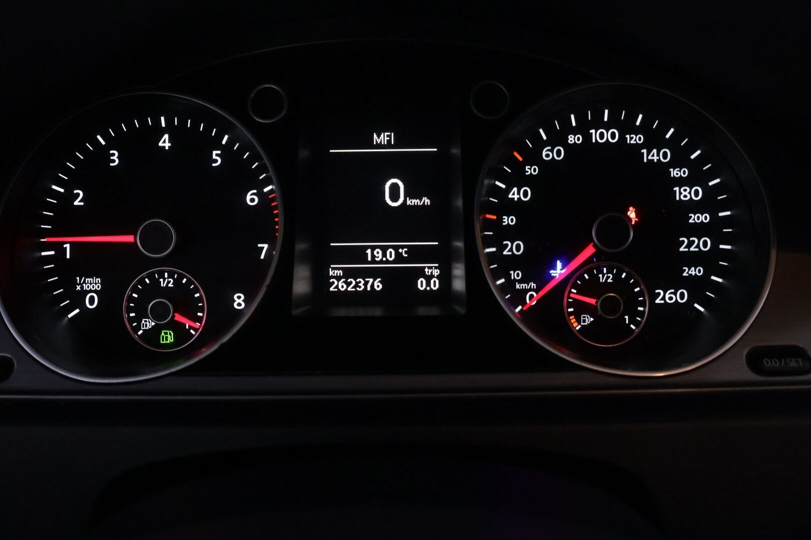 Volkswagen Passat 2013 *Myydään huutokaupat.com* - * Vakionopeudensäädin | Puolisähkösäätöinen kuljettajan istuin | 2x Alut | Huoltokirja *