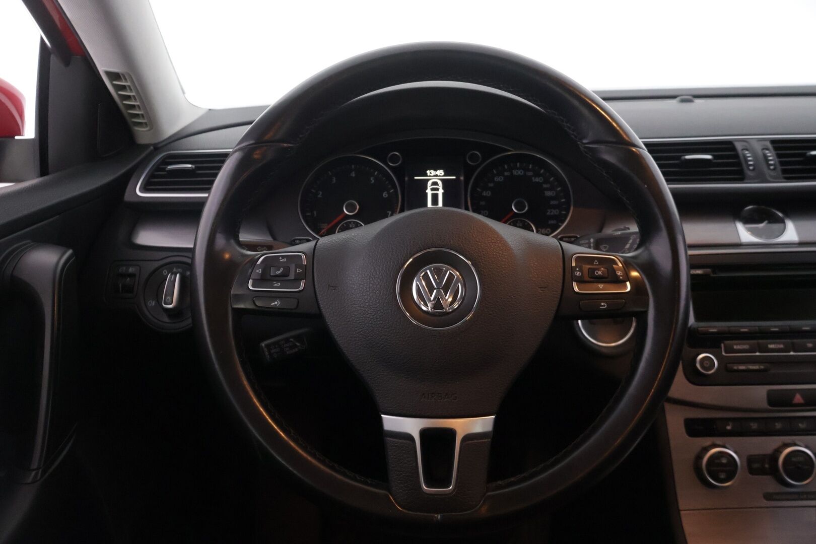 Volkswagen Passat 2013 *Myydään huutokaupat.com* - * Vakionopeudensäädin | Puolisähkösäätöinen kuljettajan istuin | 2x Alut | Huoltokirja *