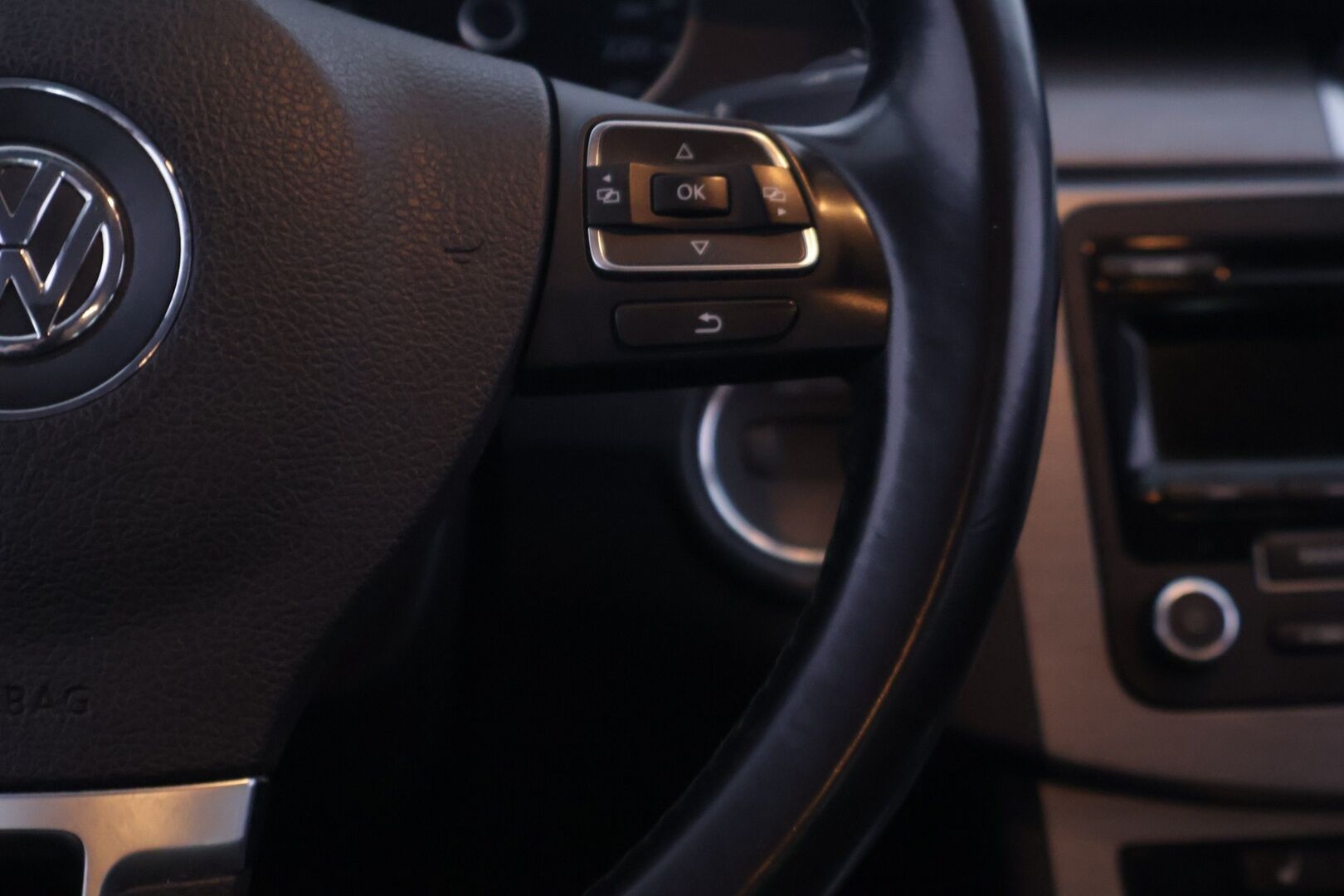 Volkswagen Passat 2013 *Myydään huutokaupat.com* - * Vakionopeudensäädin | Puolisähkösäätöinen kuljettajan istuin | 2x Alut | Huoltokirja *