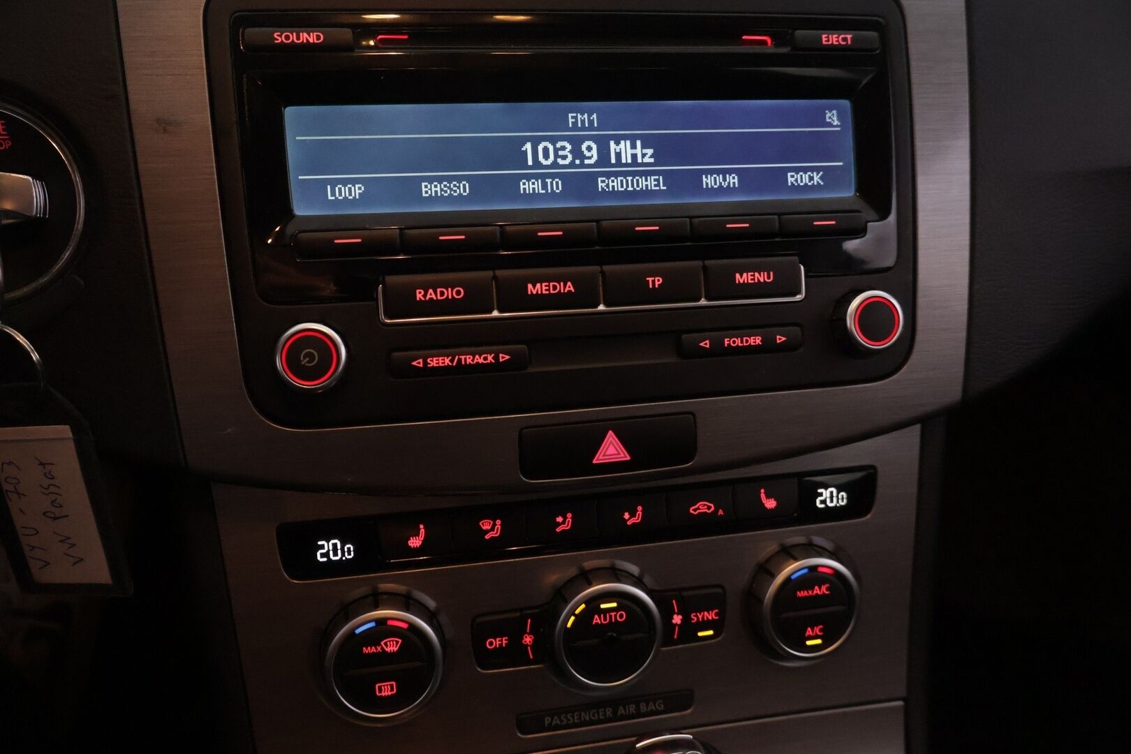 Volkswagen Passat 2013 *Myydään huutokaupat.com* - * Vakionopeudensäädin | Puolisähkösäätöinen kuljettajan istuin | 2x Alut | Huoltokirja *