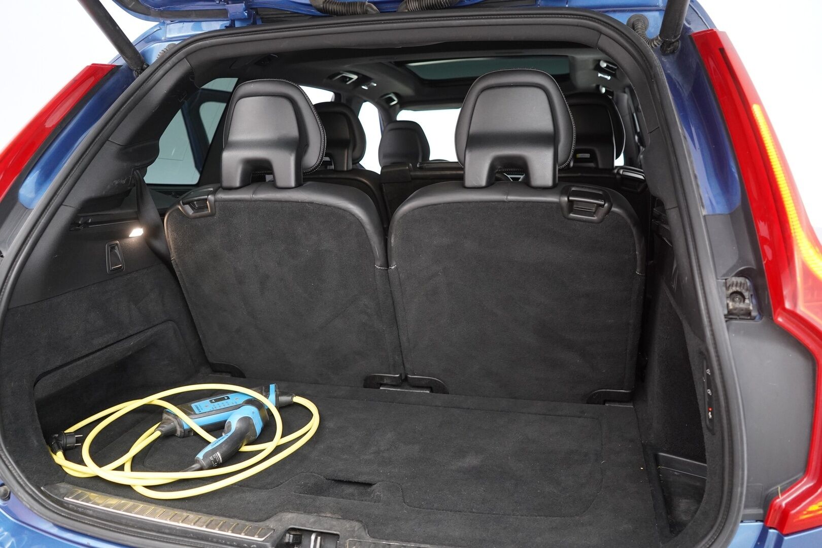 Volvo XC90 2017 T8 Twin Engine AWD R-Design aut 7-P - ACC | 360° Kamera | Koukku | Webasto | Muistinahat | Full-LED | R-Design | Suomi-auto | Kahdet Volvon vanteet | Myydään juuri huollettuna sekä katsastettuna ja jakohihna vaihdettuna! 