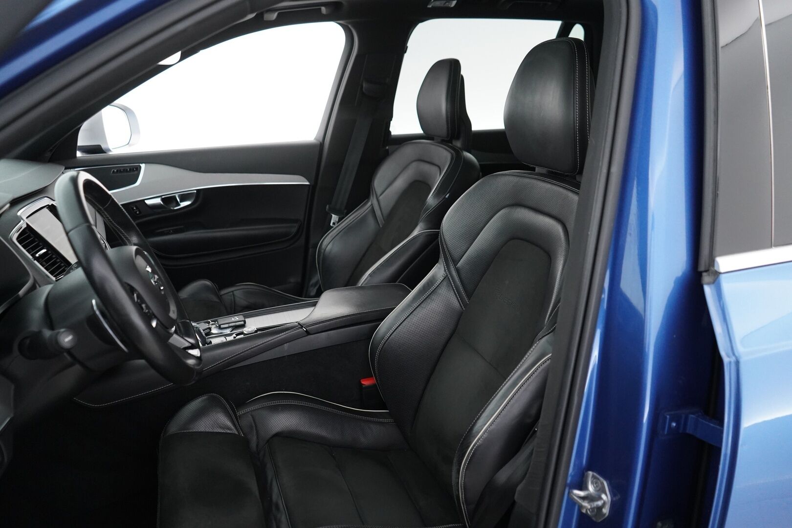 Volvo XC90 2017 T8 Twin Engine AWD R-Design aut 7-P - ACC | 360° Kamera | Koukku | Webasto | Muistinahat | Full-LED | R-Design | Suomi-auto | Kahdet Volvon vanteet | Myydään juuri huollettuna sekä katsastettuna ja jakohihna vaihdettuna! 