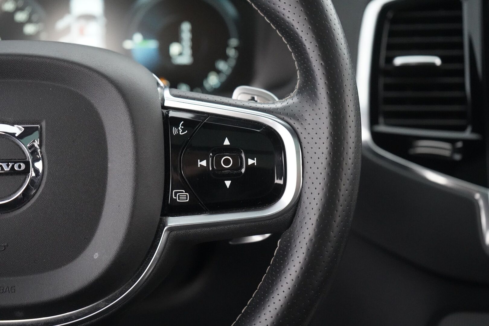 Volvo XC90 2017 T8 Twin Engine AWD R-Design aut 7-P - ACC | 360° Kamera | Koukku | Webasto | Muistinahat | Full-LED | R-Design | Suomi-auto | Kahdet Volvon vanteet | Myydään juuri huollettuna sekä katsastettuna ja jakohihna vaihdettuna! 