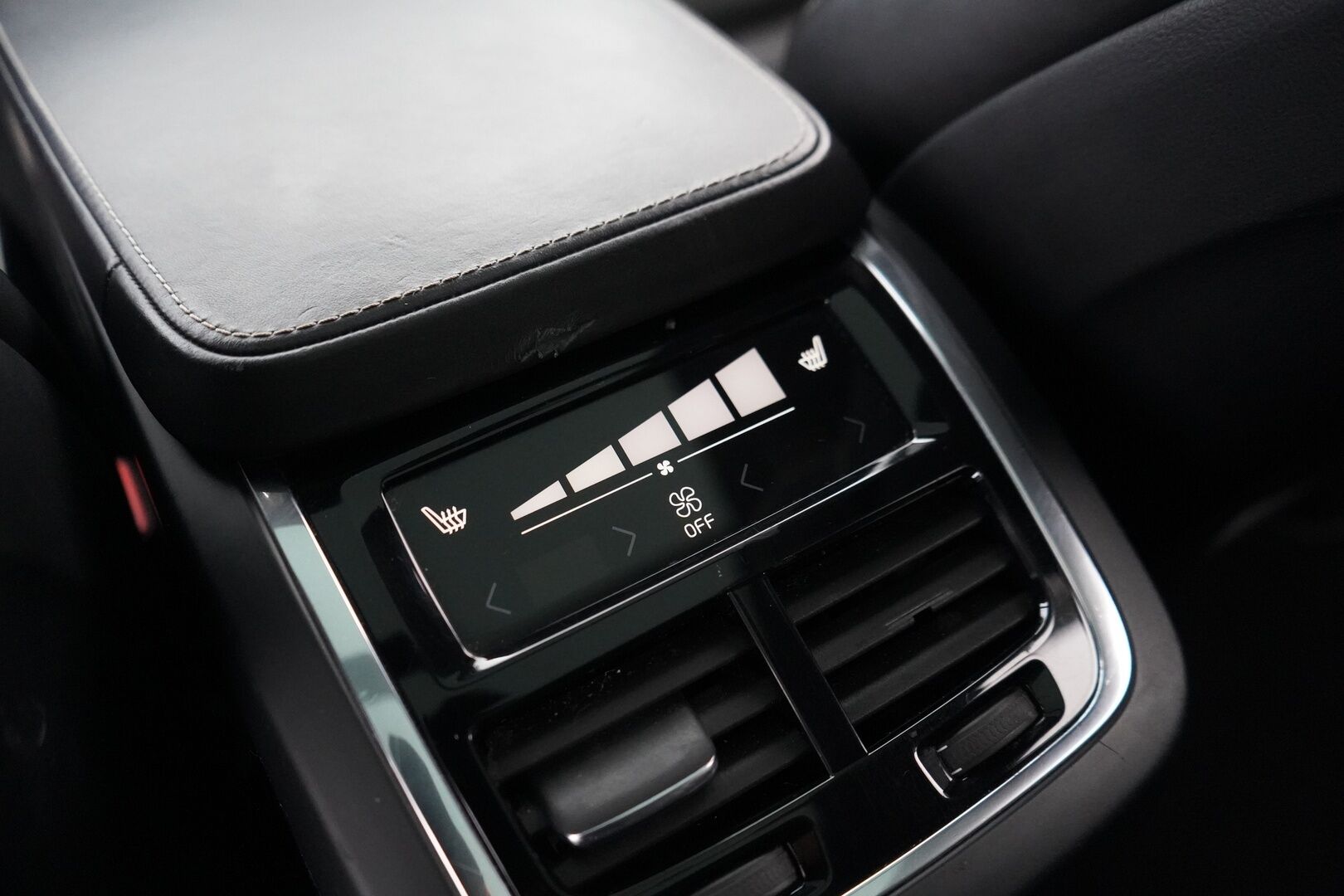 Volvo XC90 2017 T8 Twin Engine AWD R-Design aut 7-P - ACC | 360° Kamera | Koukku | Webasto | Muistinahat | Full-LED | R-Design | Suomi-auto | Kahdet Volvon vanteet | Myydään juuri huollettuna sekä katsastettuna ja jakohihna vaihdettuna! 