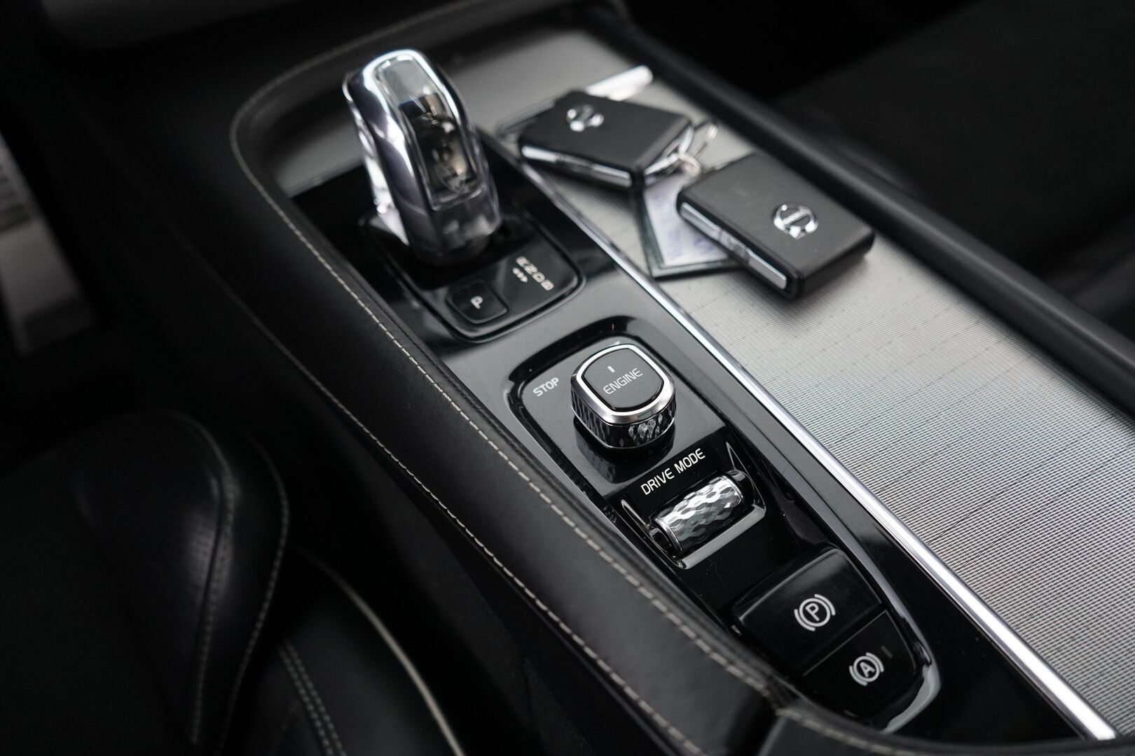 Volvo XC90 2017 T8 Twin Engine AWD R-Design aut 7-P - ACC | 360° Kamera | Koukku | Webasto | Muistinahat | Full-LED | R-Design | Suomi-auto | Kahdet Volvon vanteet | Myydään juuri huollettuna sekä katsastettuna ja jakohihna vaihdettuna! 