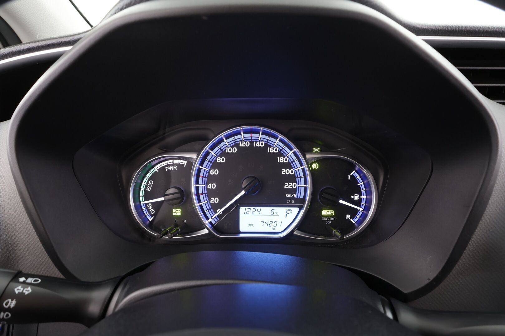 Toyota Yaris 2016 1,5 Hybrid Active Edition * Sisätilanlämmitin / Vakkari / P.Kamera / Navi / Bluetooth * - Suomi-auto / Merkkihuollot - HULLUT AVAJAISHULINAT KORKOTARJOUS 3,29 %