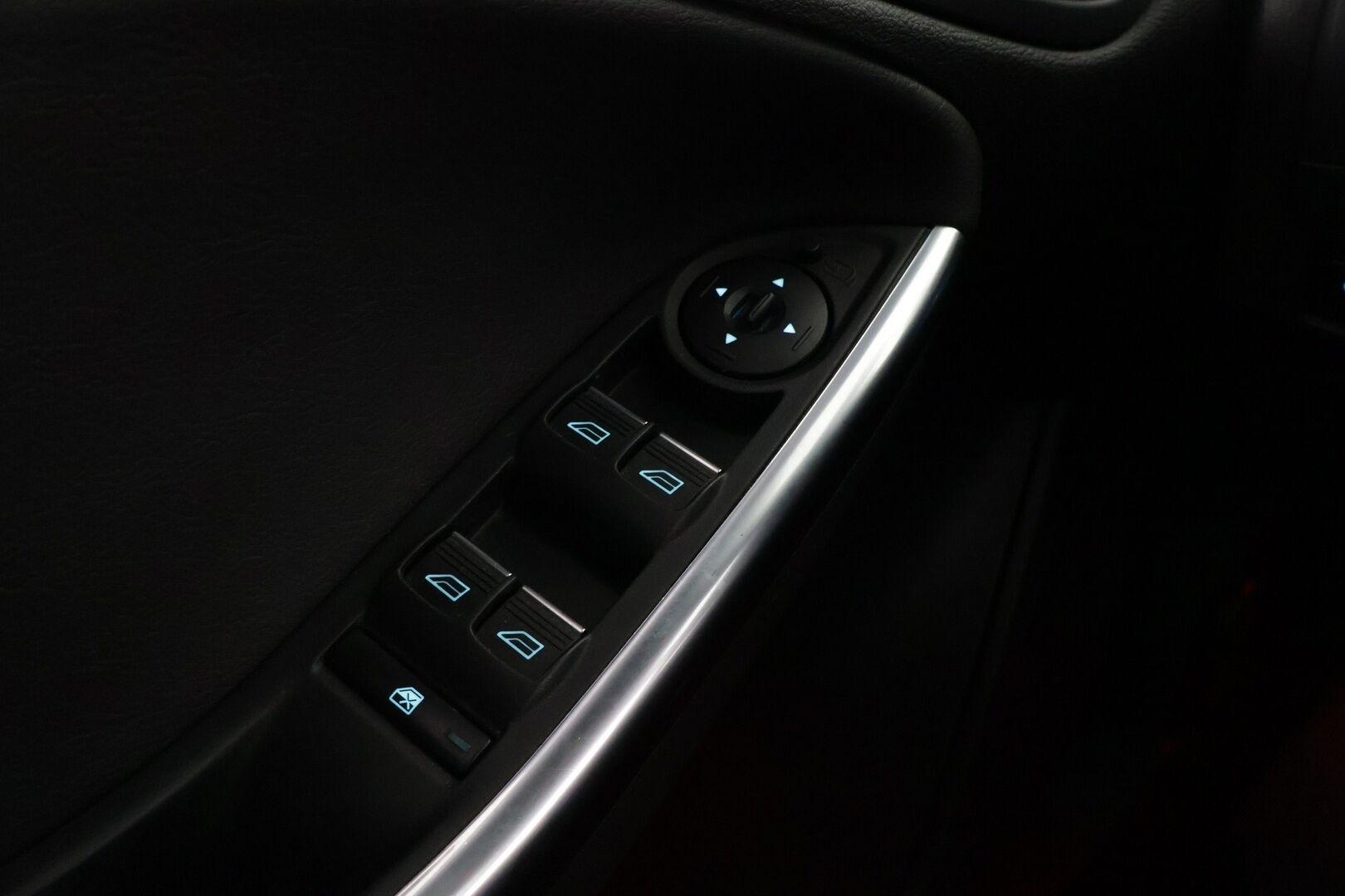 Ford Focus 2016 ST 2,0 TDCi 185 hv start/stop PowerShift A6 ST Wagon - | Recaro-penkit | Webasto | Lämm. tuulilasi | Avaimeton kulku ja -käynnistys | Tutkat | Navi |