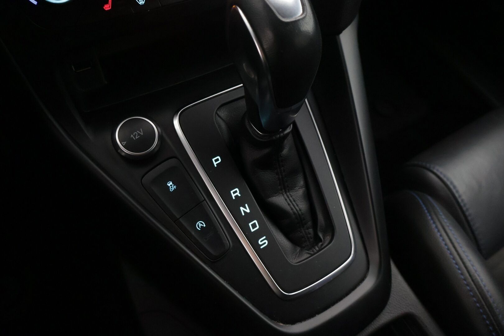 Ford Focus 2016 ST 2,0 TDCi 185 hv start/stop PowerShift A6 ST Wagon - | Recaro-penkit | Webasto | Lämm. tuulilasi | Avaimeton kulku ja -käynnistys | Tutkat | Navi |