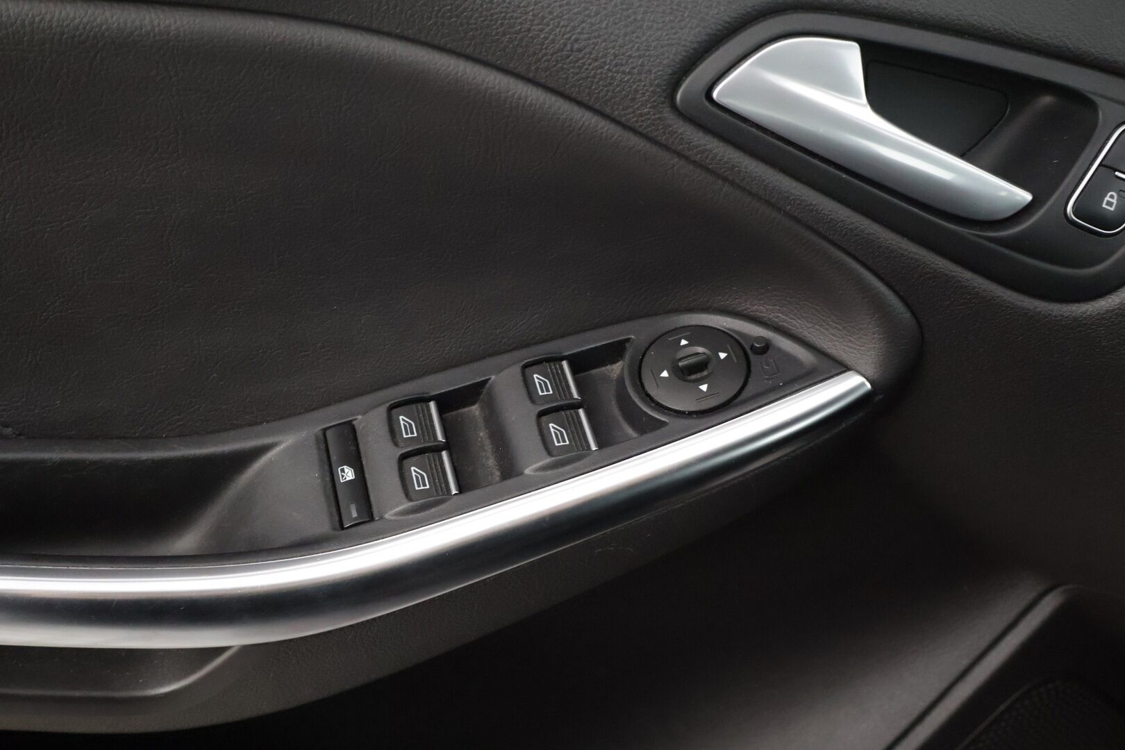 Ford Focus 2016 ST 2,0 TDCi 185 hv start/stop PowerShift A6 ST Wagon - | Recaro-penkit | Webasto | Lämm. tuulilasi | Avaimeton kulku ja -käynnistys | Tutkat | Navi |