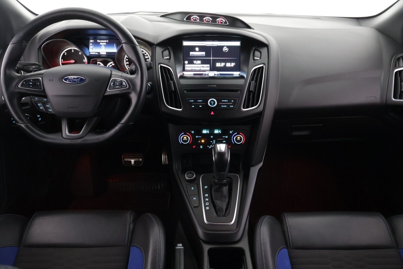 Ford Focus 2016 ST 2,0 TDCi 185 hv start/stop PowerShift A6 ST Wagon - | Recaro-penkit | Webasto | Lämm. tuulilasi | Avaimeton kulku ja -käynnistys | Tutkat | Navi |