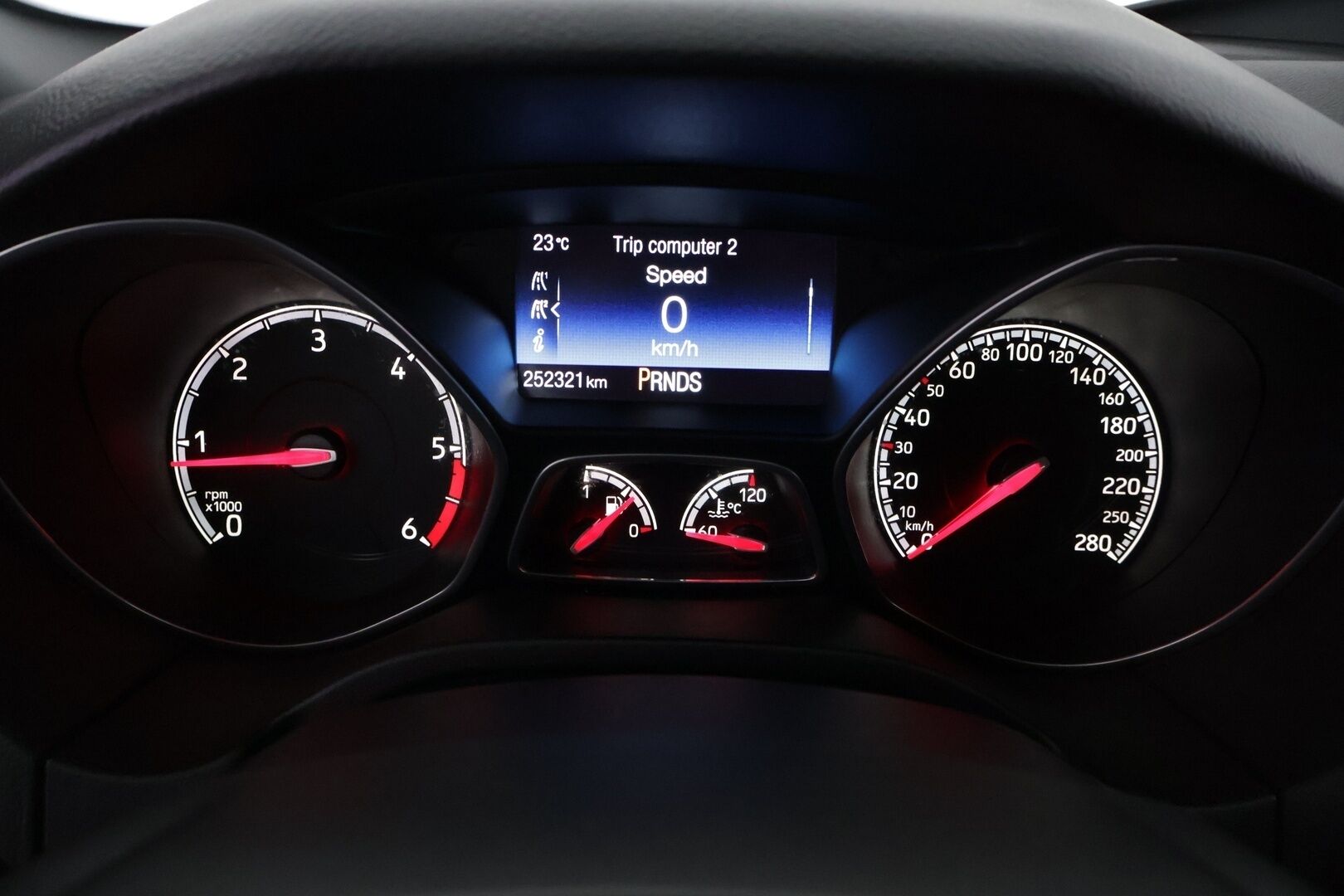 Ford Focus 2016 ST 2,0 TDCi 185 hv start/stop PowerShift A6 ST Wagon - | Recaro-penkit | Webasto | Lämm. tuulilasi | Avaimeton kulku ja -käynnistys | Tutkat | Navi |