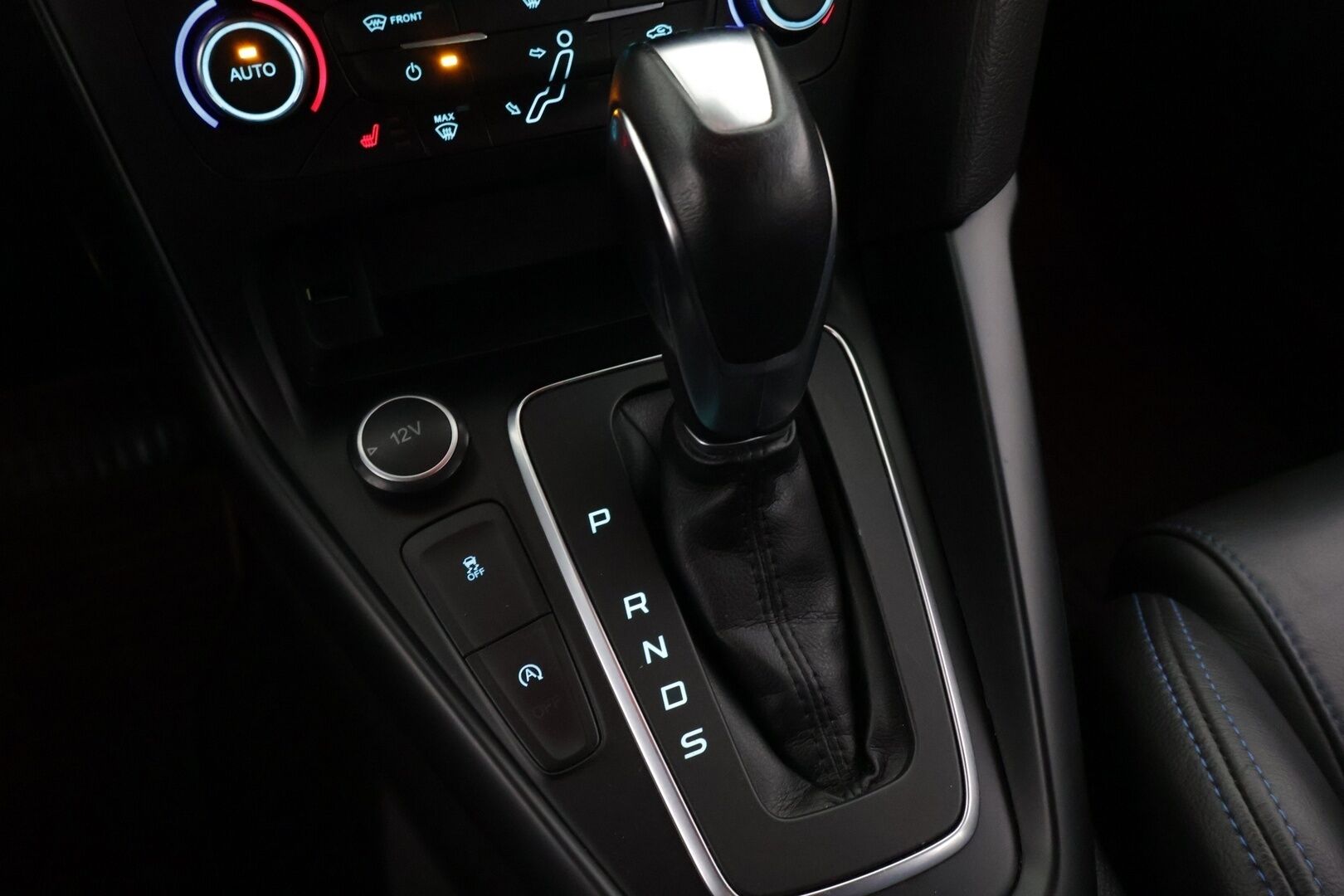 Ford Focus 2016 ST 2,0 TDCi 185 hv start/stop PowerShift A6 ST Wagon - | Recaro-penkit | Webasto | Lämm. tuulilasi | Avaimeton kulku ja -käynnistys | Tutkat | Navi |