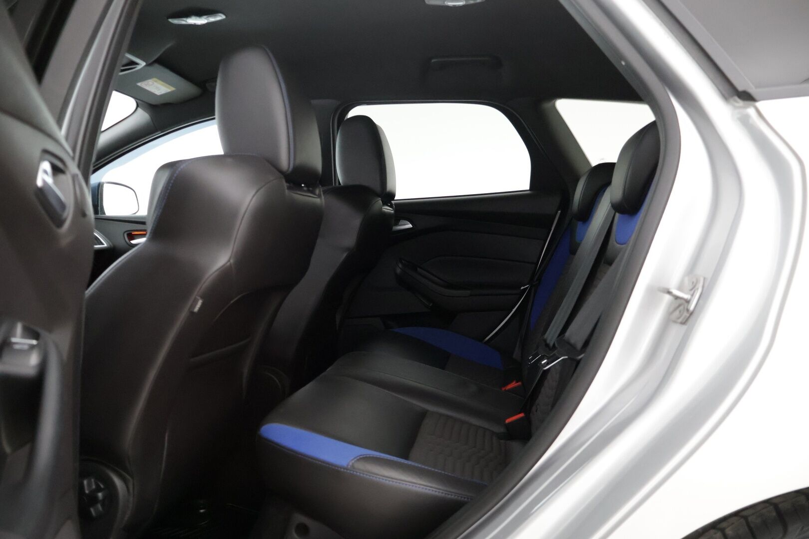 Ford Focus 2016 2,0 TDCi 185 hv start/stop PowerShift A6 ST Wagon * Recaro-penkit / Webasto / Lämm. tuulilasi / Lisävalot / Tutkat / Navi * - * Recaro-penkit / Webasto / Lämm. tuulilasi / Lisävalot / Tutkat / Navi *
