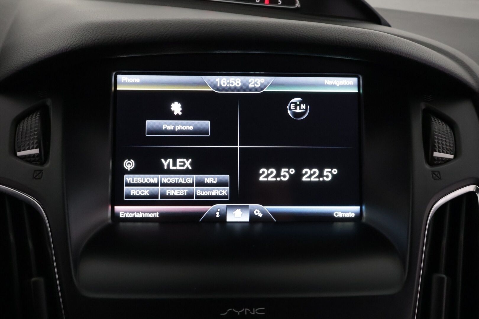 Ford Focus 2016 ST 2,0 TDCi 185 hv start/stop PowerShift A6 ST Wagon - | Recaro-penkit | Webasto | Lämm. tuulilasi | Avaimeton kulku ja -käynnistys | Tutkat | Navi |