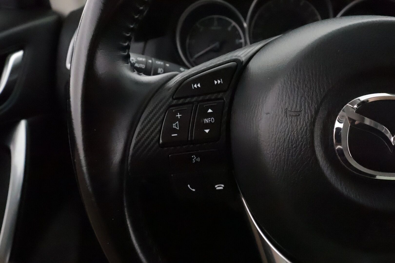 Mazda CX-5 2017 2,2 (150) SKYACTIV-D Premium Plus 6AT 5ov AWD QJ2 **Vakkari / Navi / P.tutkat / Koukkku / Lohkolämmitin / Bluetooth**