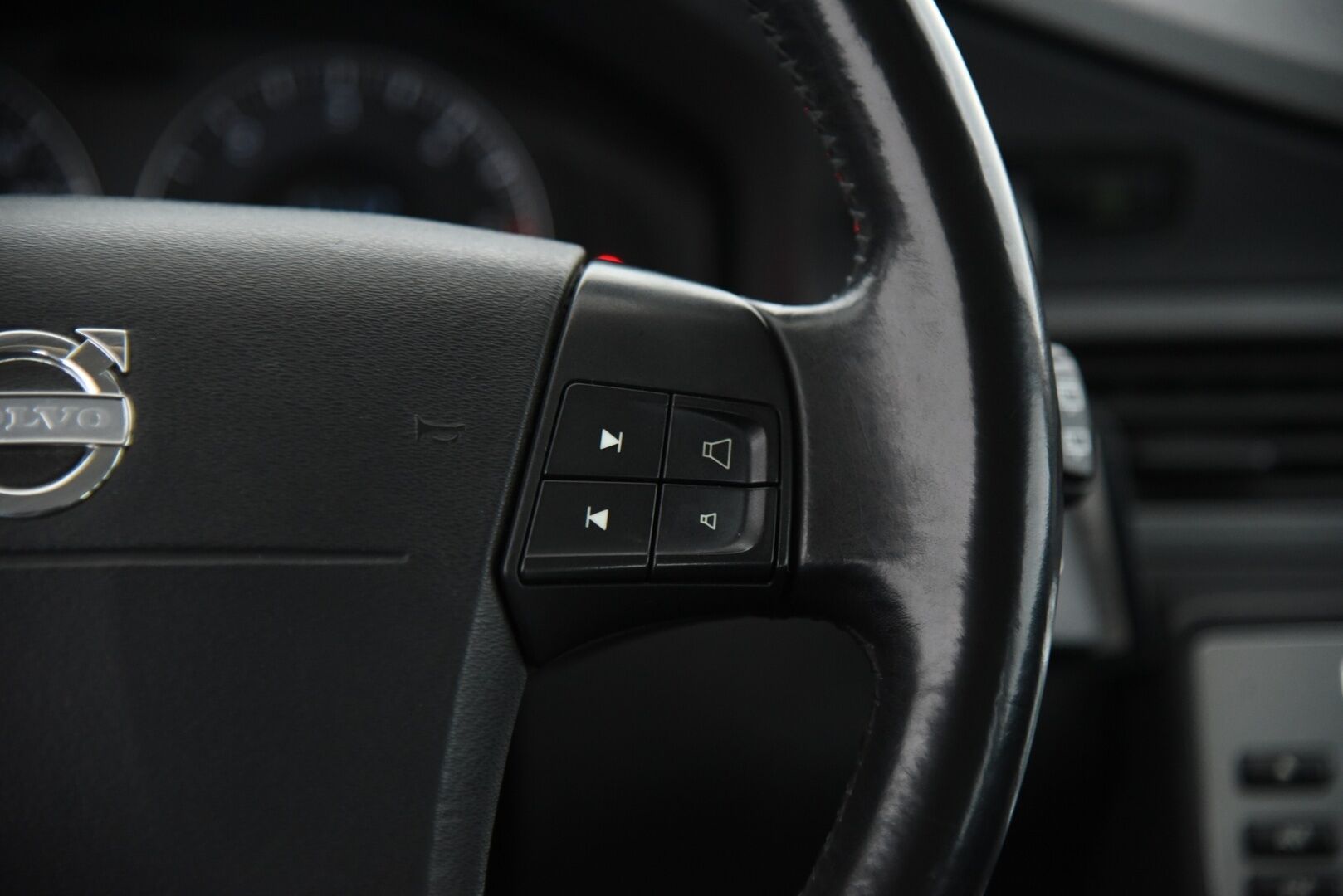 Volvo V70 2009 2,4D Kinetic aut / Vakkari / Huoltokirja / 2x renkaat **YritysOutlet - Myydään vain yrityksille** - *YritysOutlet - Myydään vain yrityksille*