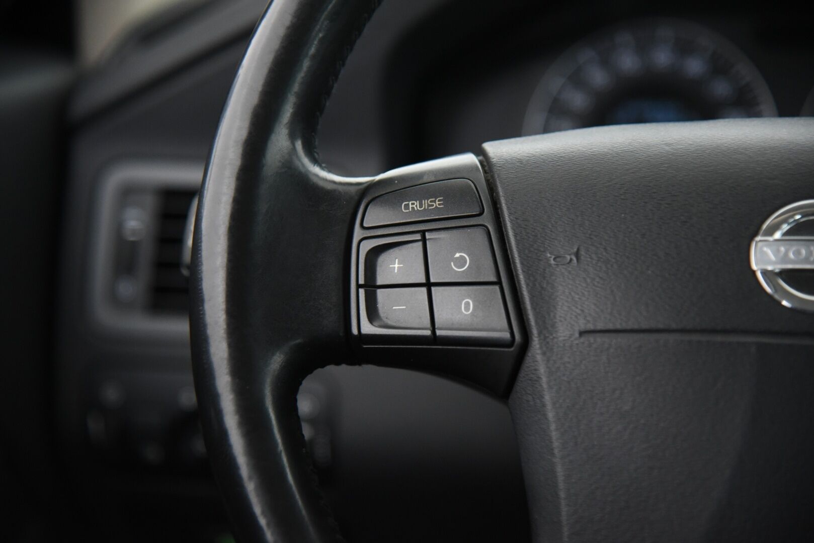 Volvo V70 2009 2,4D Kinetic aut / Vakkari / Huoltokirja / 2x renkaat **YritysOutlet - Myydään vain yrityksille** - *YritysOutlet - Myydään vain yrityksille*