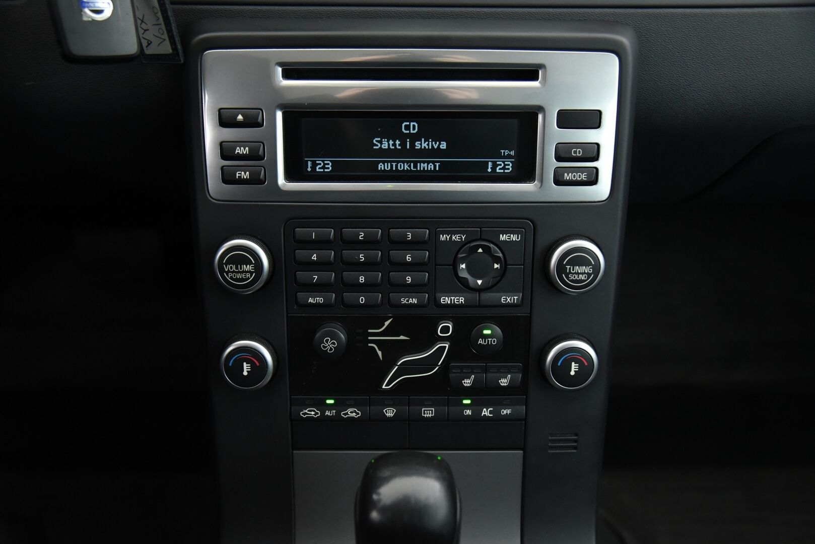 Volvo V70 2009 2,4D Kinetic aut / Vakkari / Huoltokirja / 2x renkaat **YritysOutlet - Myydään vain yrityksille** - *YritysOutlet - Myydään vain yrityksille*