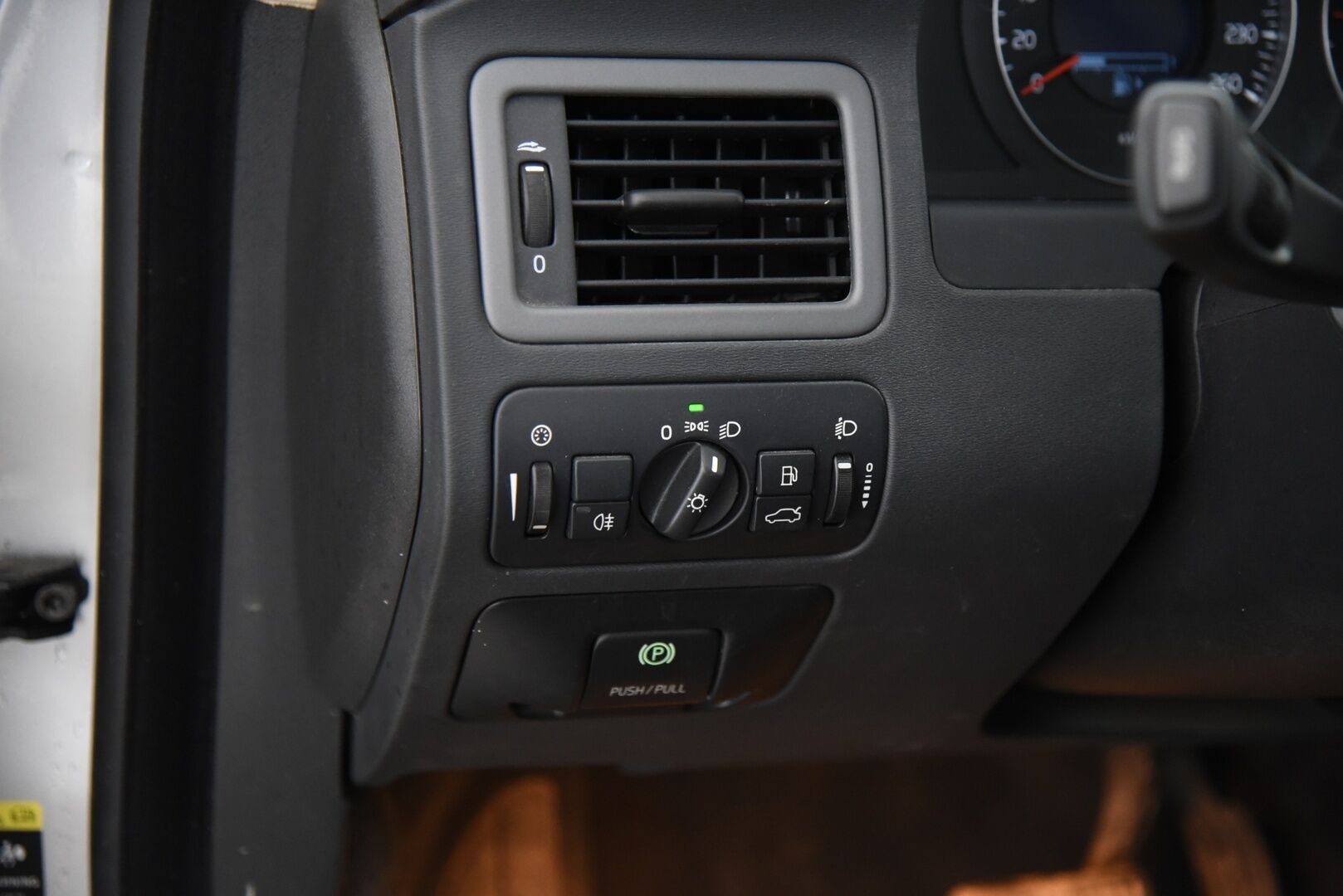 Volvo V70 2009 2,4D Kinetic aut / Vakkari / Huoltokirja / 2x renkaat **YritysOutlet - Myydään vain yrityksille** - *YritysOutlet - Myydään vain yrityksille*